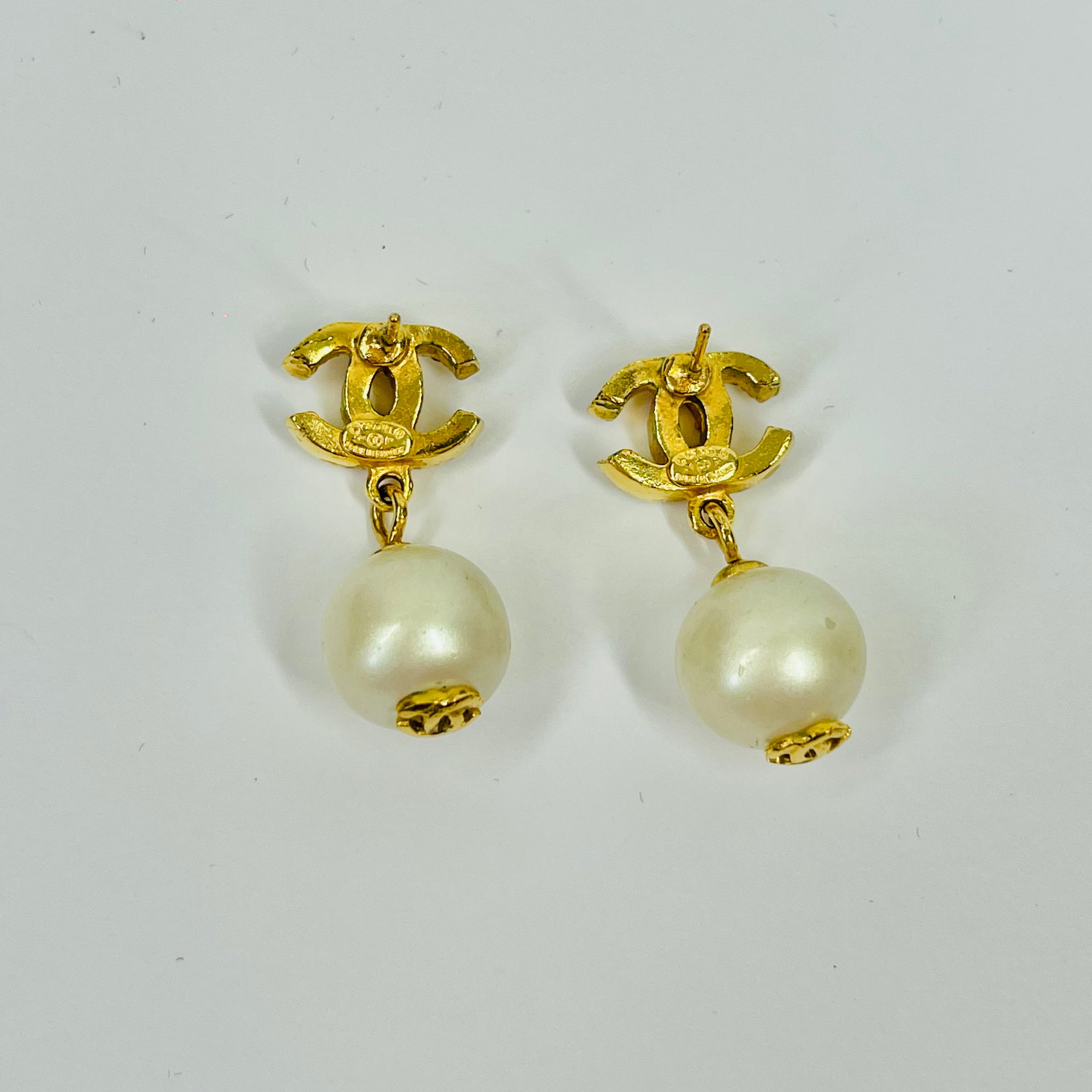 1990s CHANEL CC GOLD LOGO CRYSTAL DROP PEARL PIERCED EARRINGS