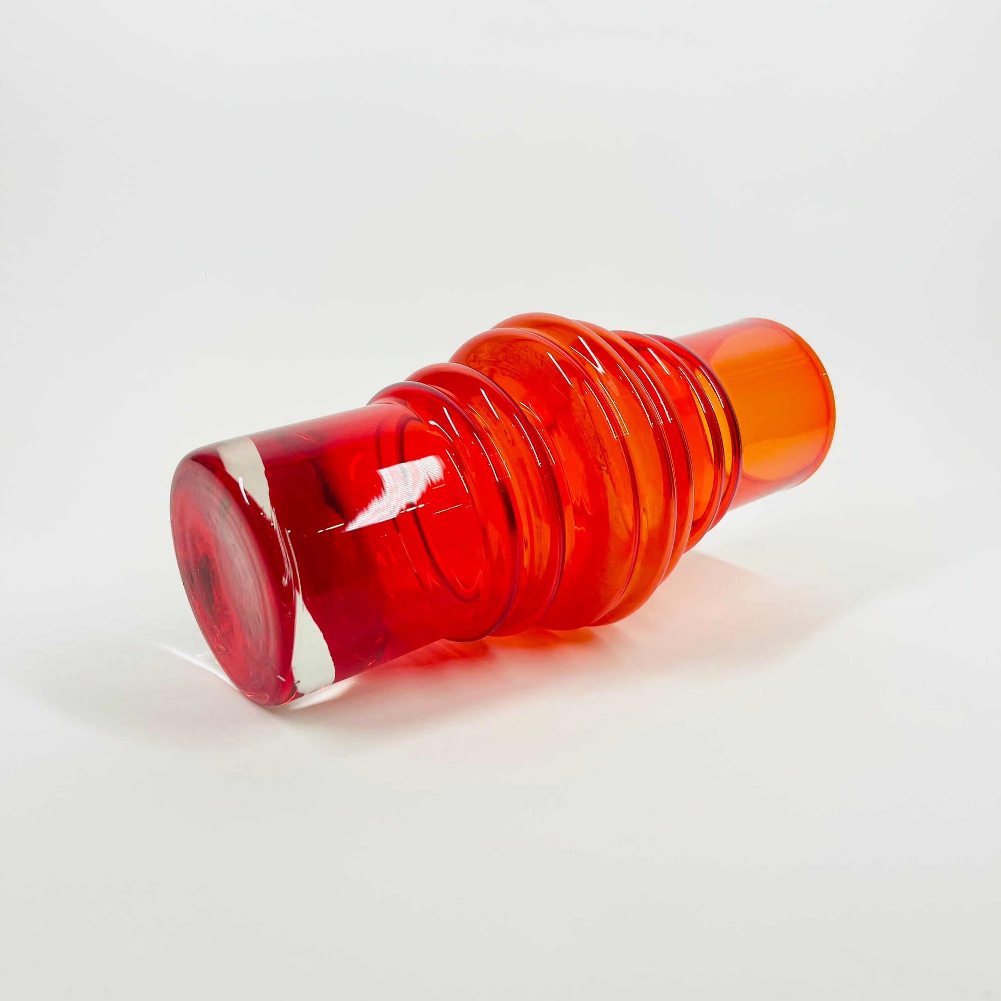 1960s FINNISH RED ORANGE OMBRE GLASS HOOP VASE BY TAMARA ALADIN FOR RIIHIMAEN LASI