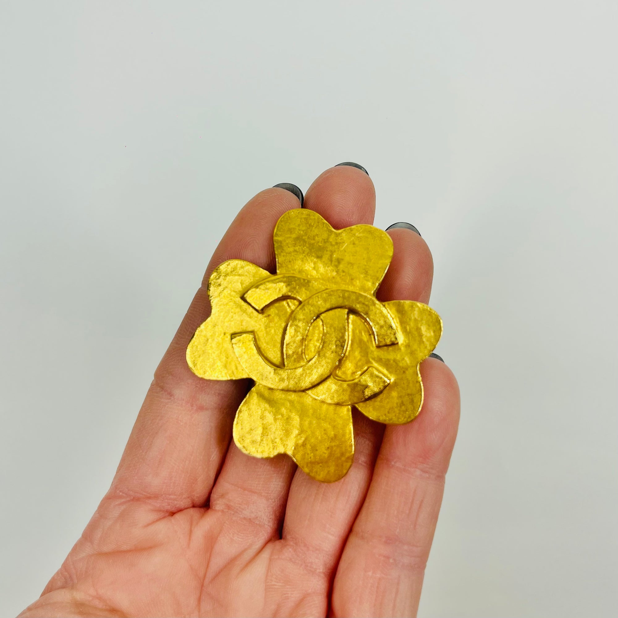 1995 CHANEL CC LOGO MARK CLOVER BROOCH