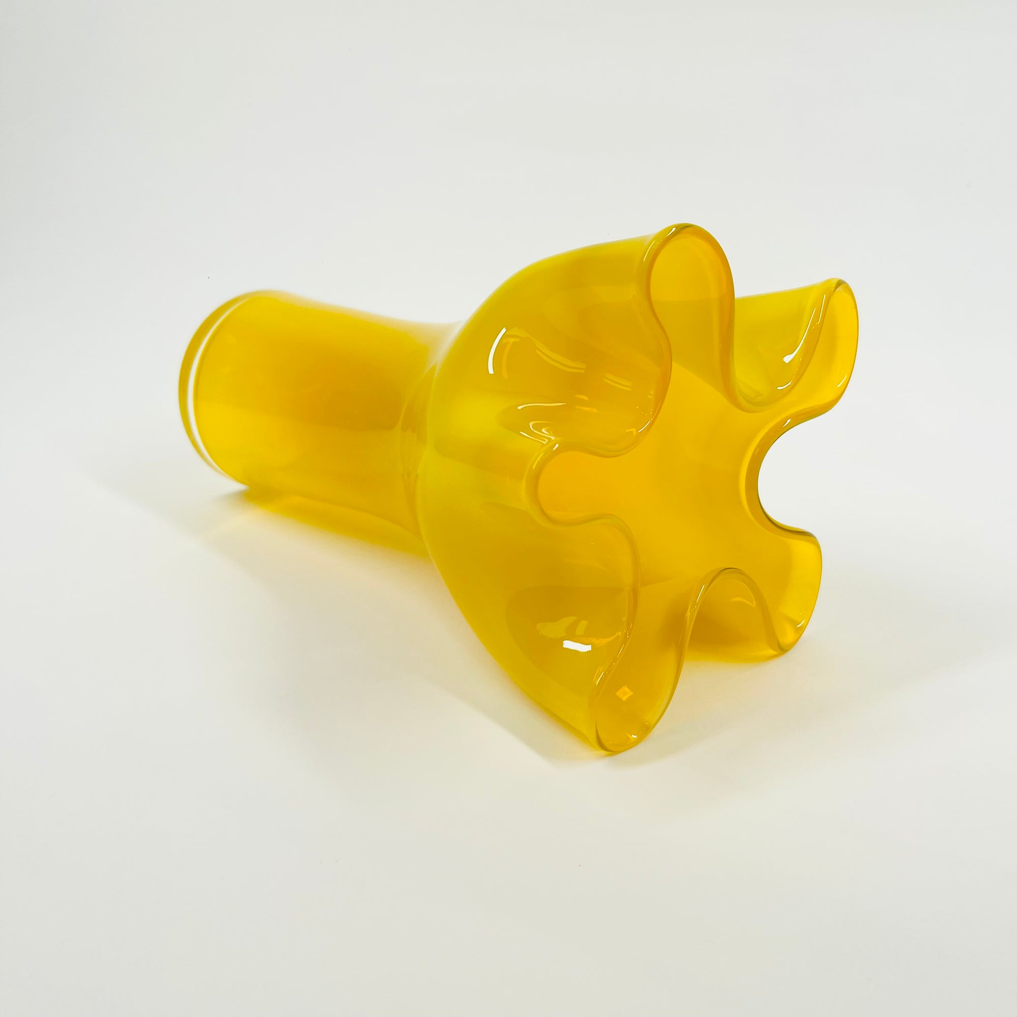 MIDCENTURY SIGNED FINNISH GLASS HANDKERCHIEF POIMU VASE BY INKERI TOIKKA FOR NUUTAJARVI NOTSJO