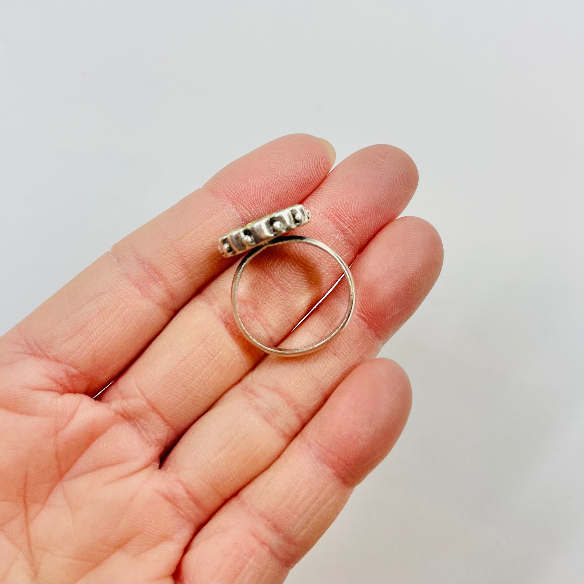 ANTIQUE SILVER PERIDOT HALO RING