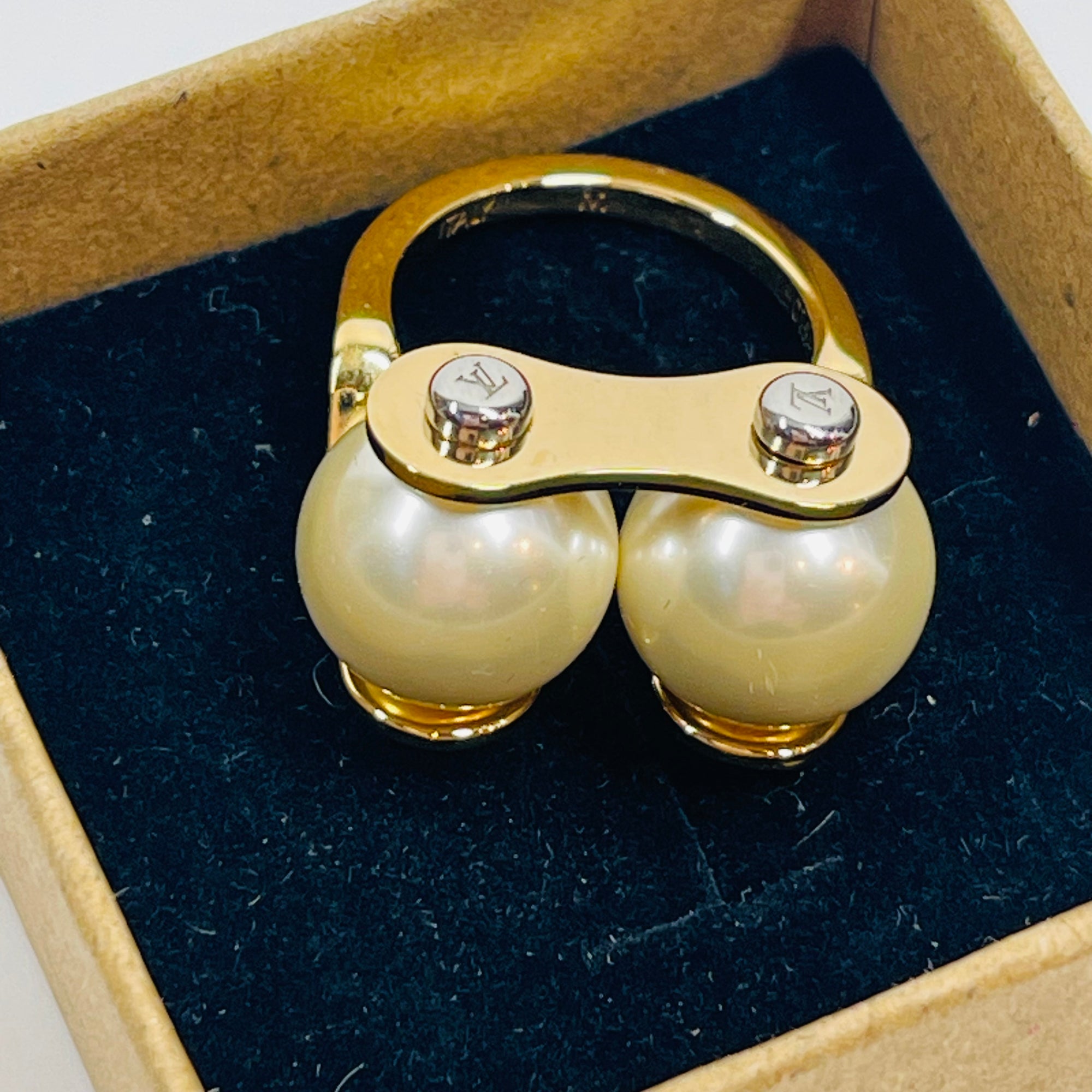 VINTAGE LOUIS VUITTON COSTUME GOLD PEARL RING