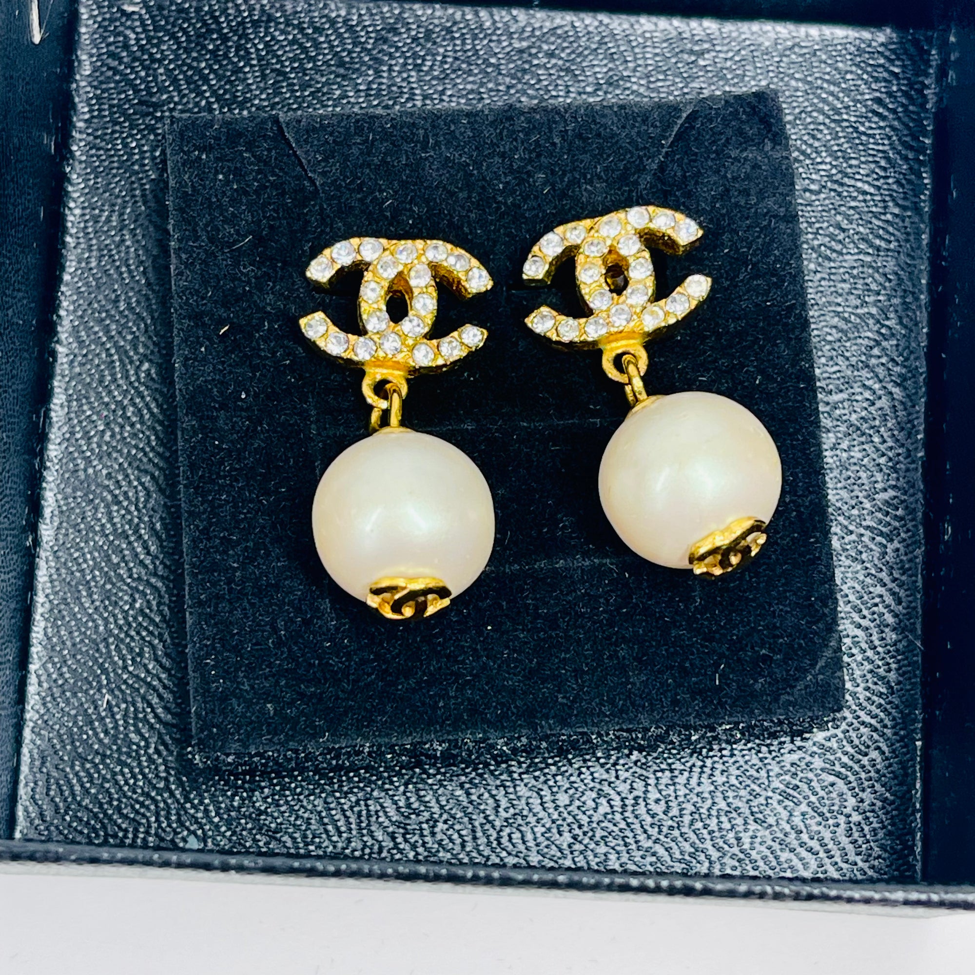 1990s CHANEL CC GOLD LOGO CRYSTAL DROP PEARL PIERCED EARRINGS