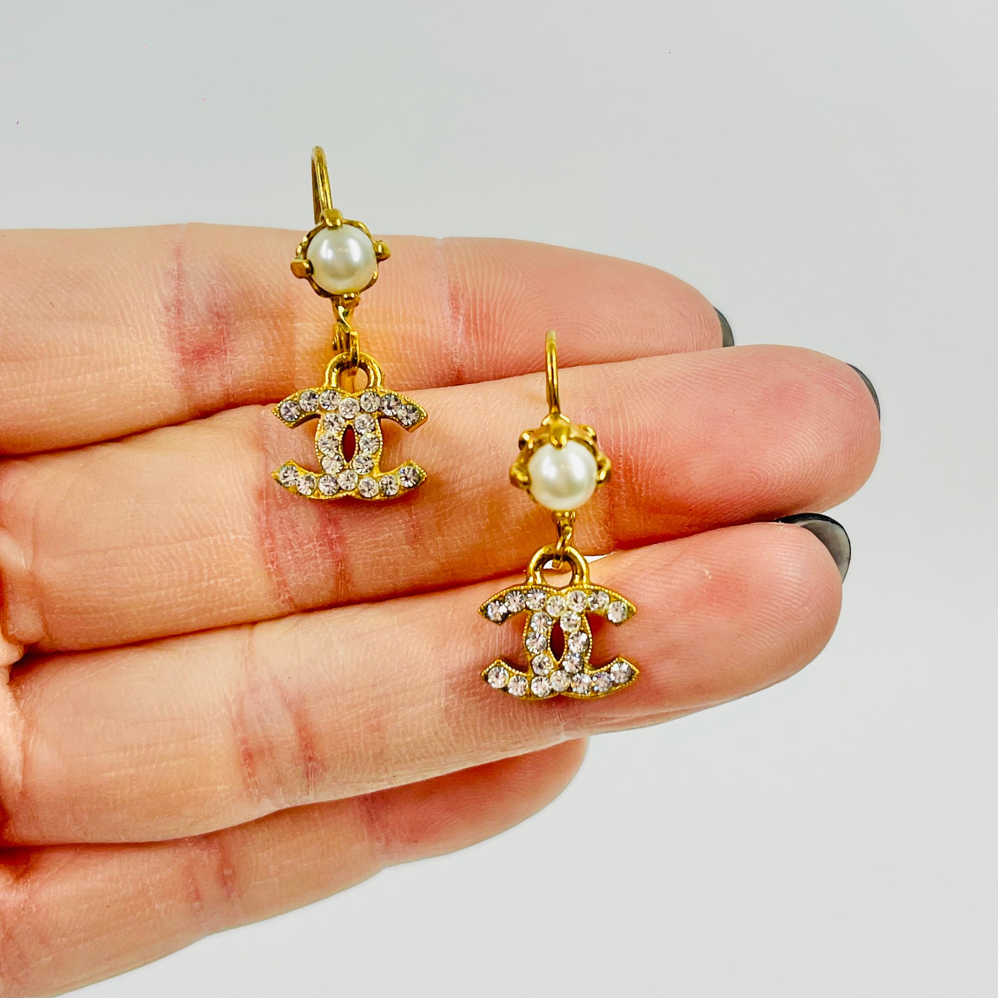 1990s CHANEL CC GOLD LOGO CRYSTAL PEARL PIERCED EARRINGS