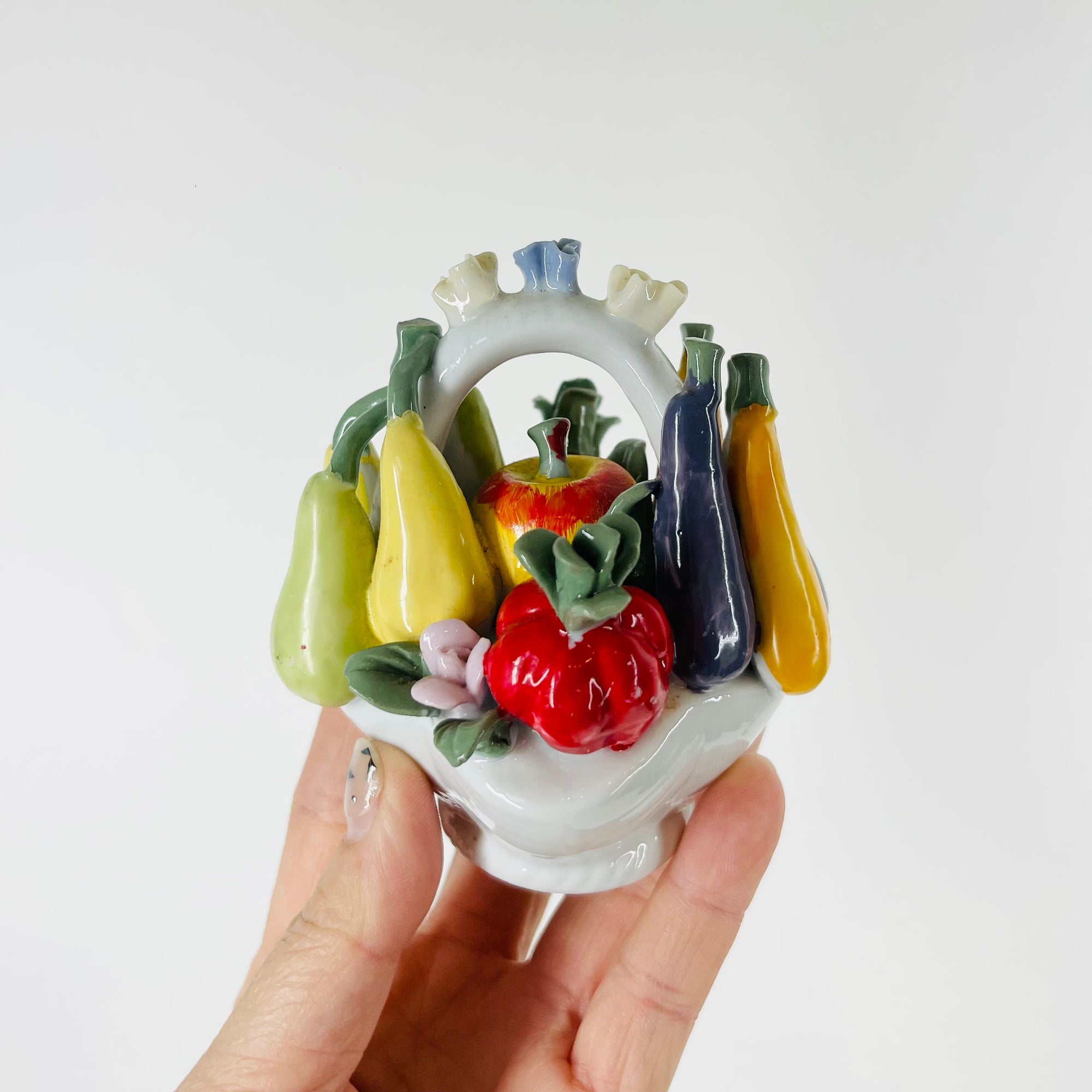 1950s ITALIAN PORCELAIN MINI FRUIT BASKET