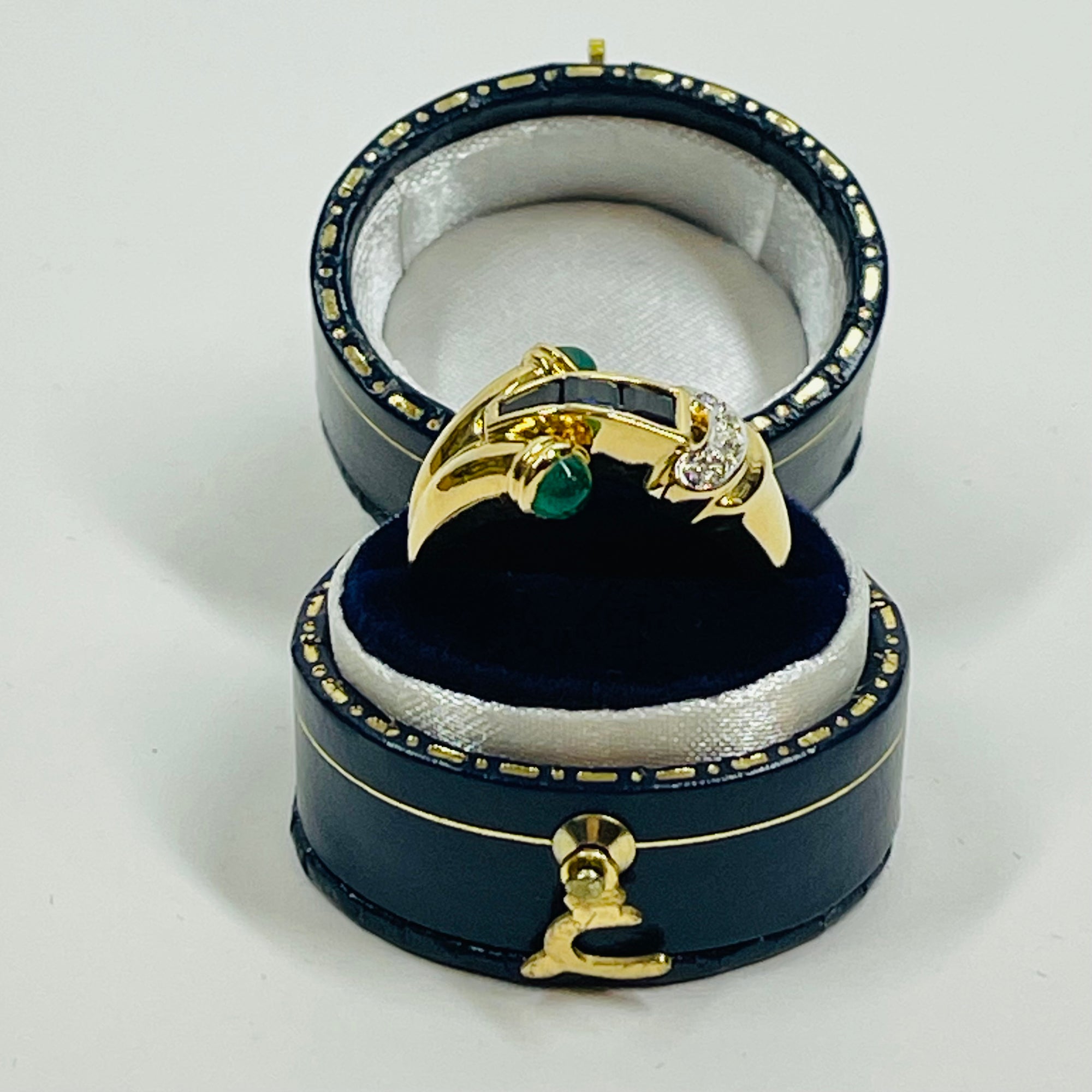 1940s 18k YELLOW GOLD BLUE SAPPHIRE EMERALD DIAMONDS PAVE TANK RING