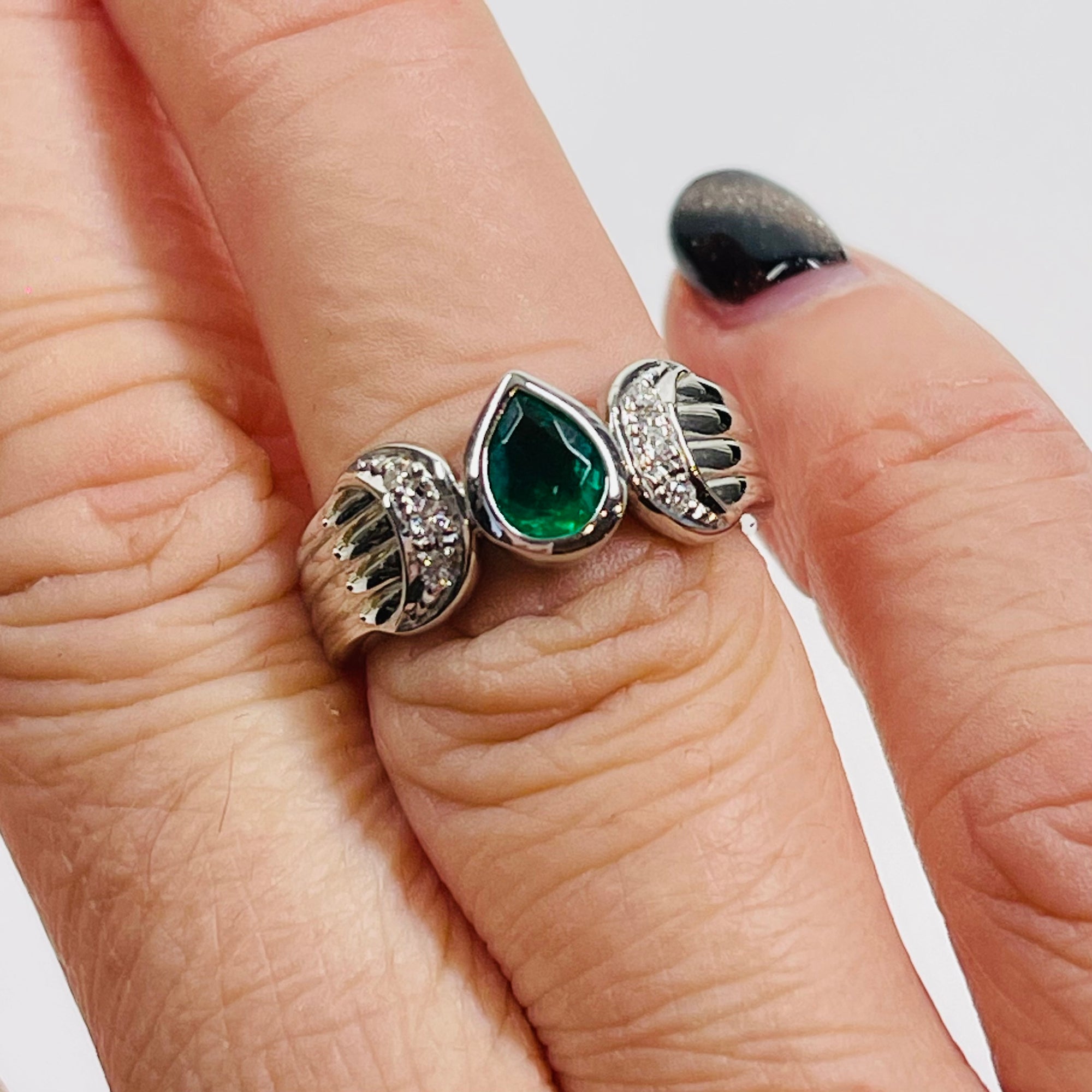 VINTAGE PLATINUM GOLD RING WITH DIAMONDS
