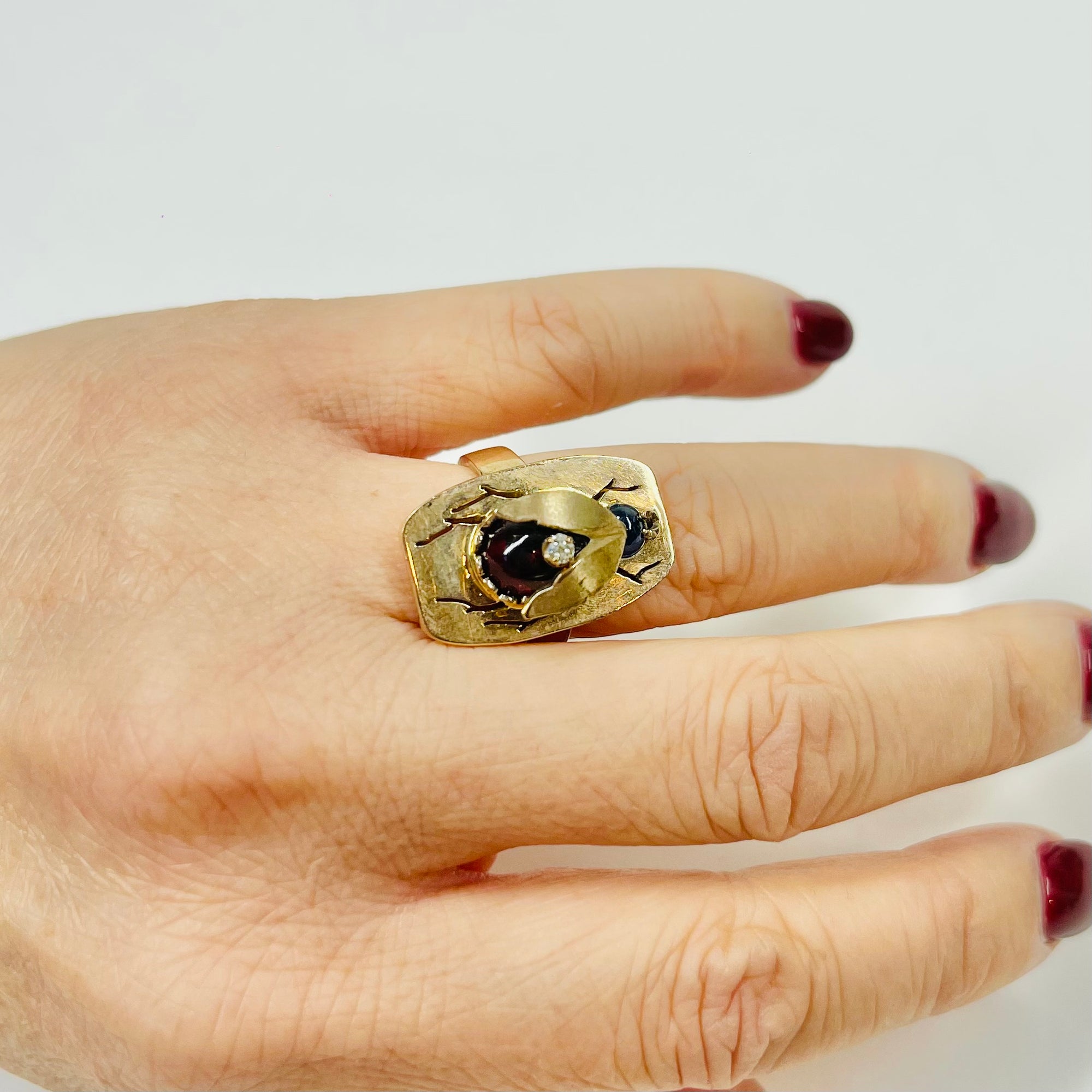 ANTIQUE VICTORIAN 9K GOLD RUBY CABOCHON BEETLE RING