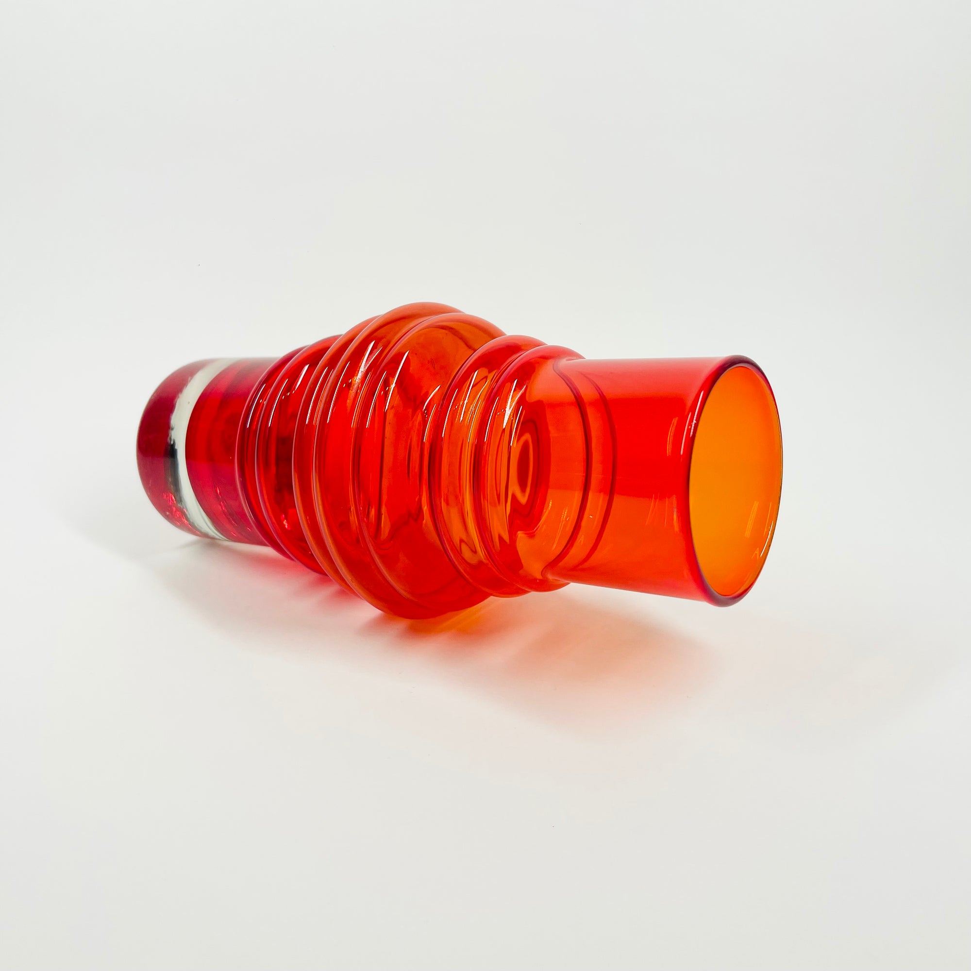 1960s FINNISH RED ORANGE OMBRE GLASS HOOP VASE BY TAMARA ALADIN FOR RIIHIMAEN LASI