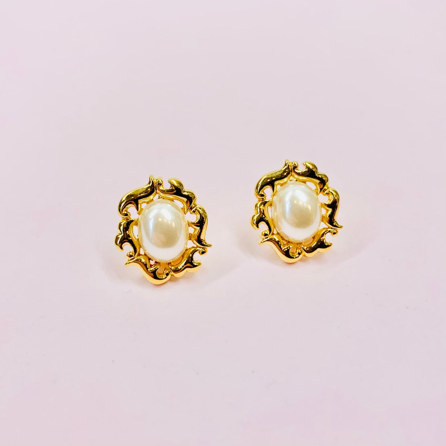 1950s FILIGREE PEARL CLIP ON EARRINGS