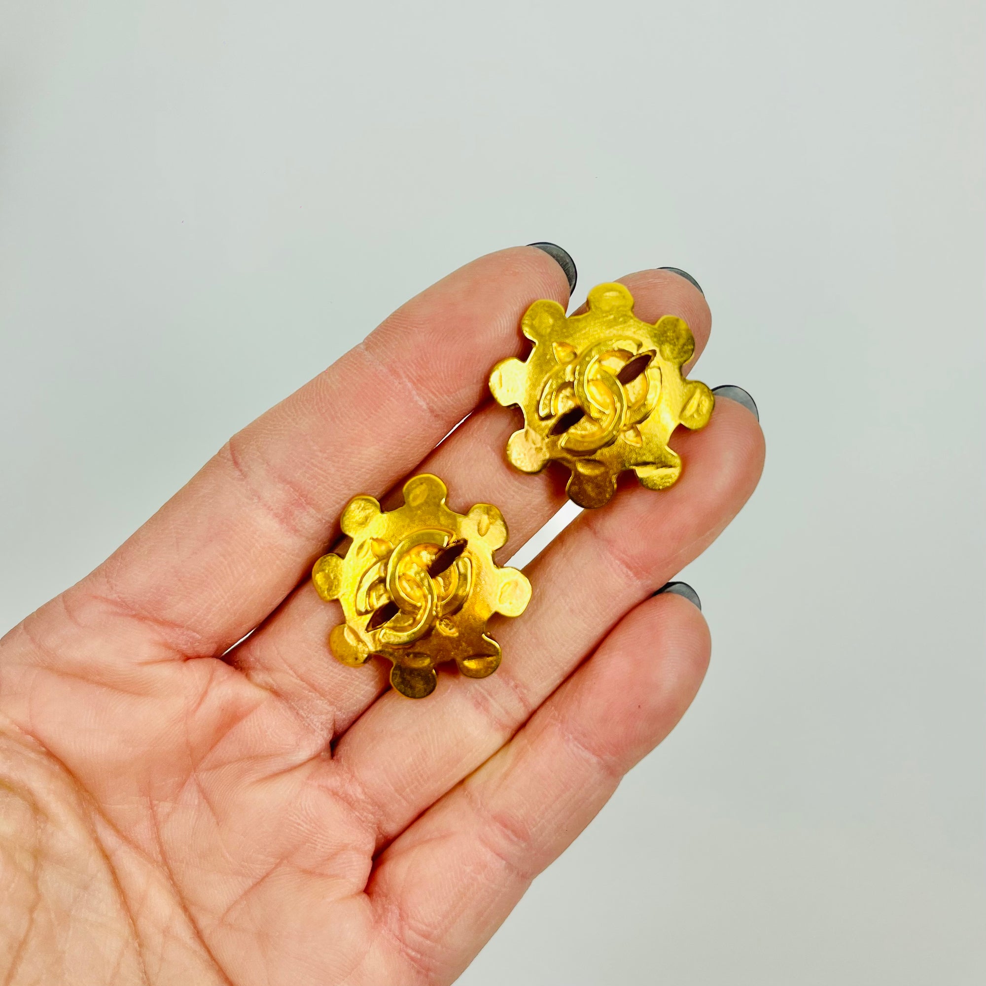 1994 CHANEL CC FILIGREE FLOWER GOLD LOGO BUTTON CLIP ON EARRINGS