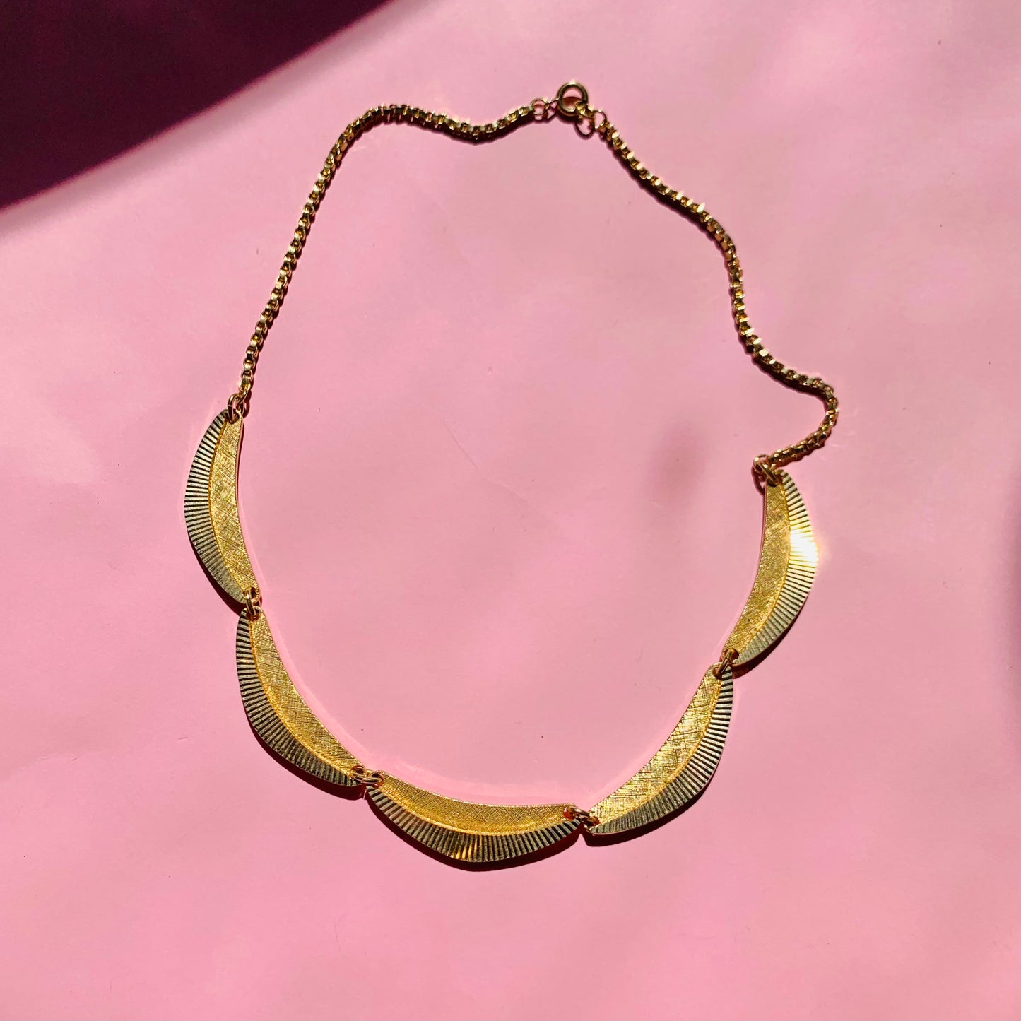 1970s GOLD PLATED TRIPLE FANS PENDANT NECKLACE