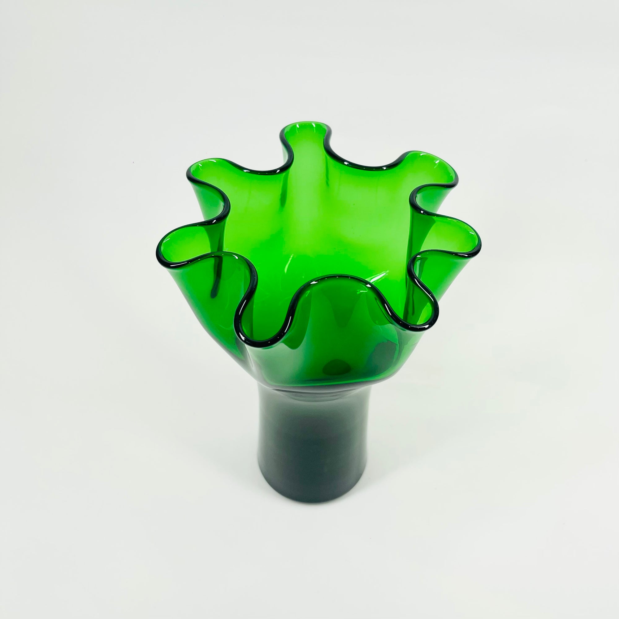 MIDCENTURY SIGNED FINNISH GLASS HANDKERCHIEF POIMU VASE BY INKERI TOIKKA FOR NUUTAJARVI NOTSJO