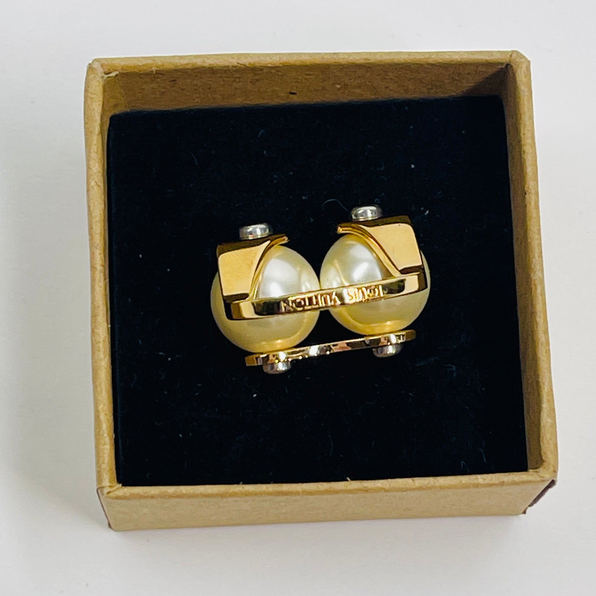 VINTAGE LOUIS VUITTON COSTUME GOLD PEARL RING