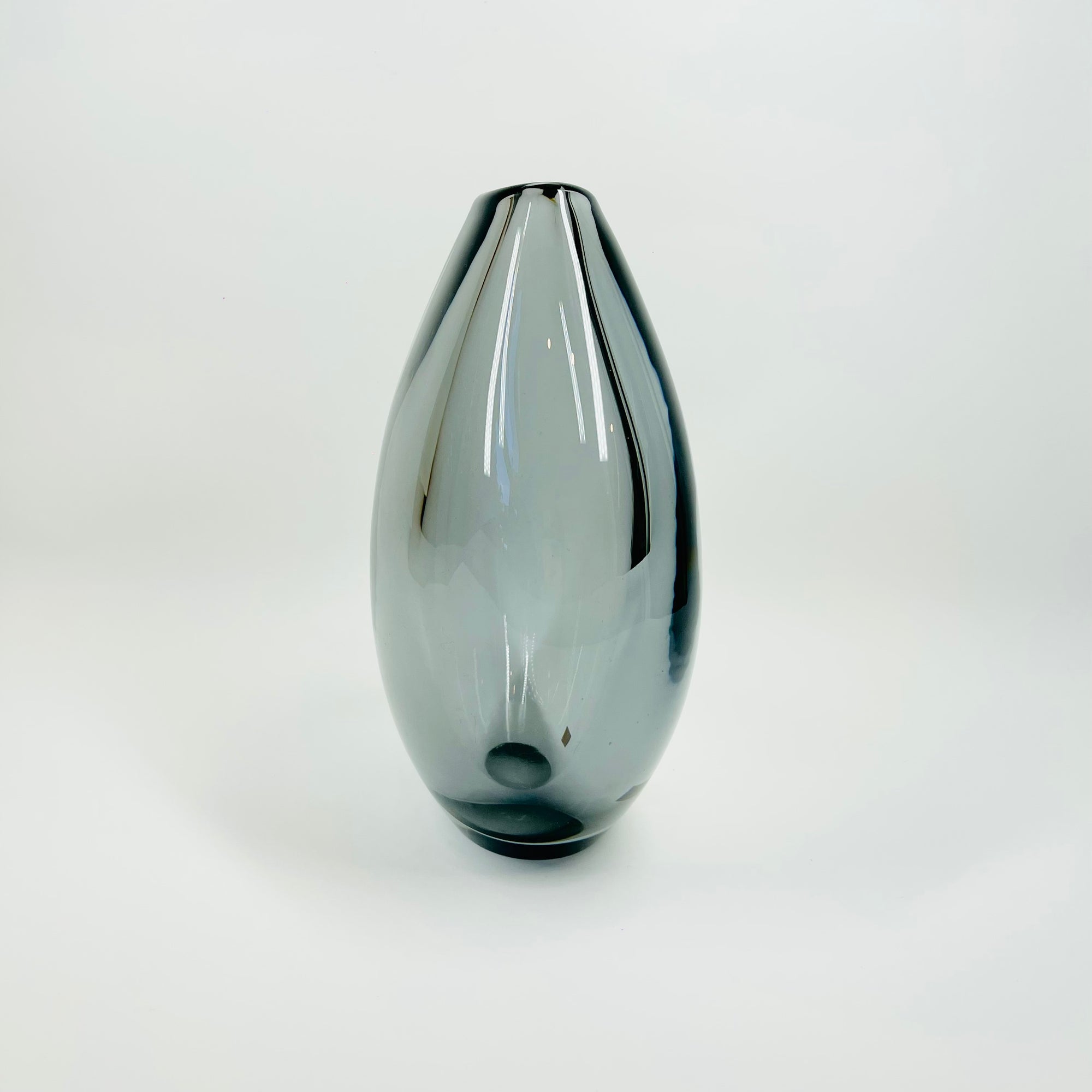 1950s GREY SOMMERSO GLASS VASE BY SVEN PALMQVIST FOR ORREFORS