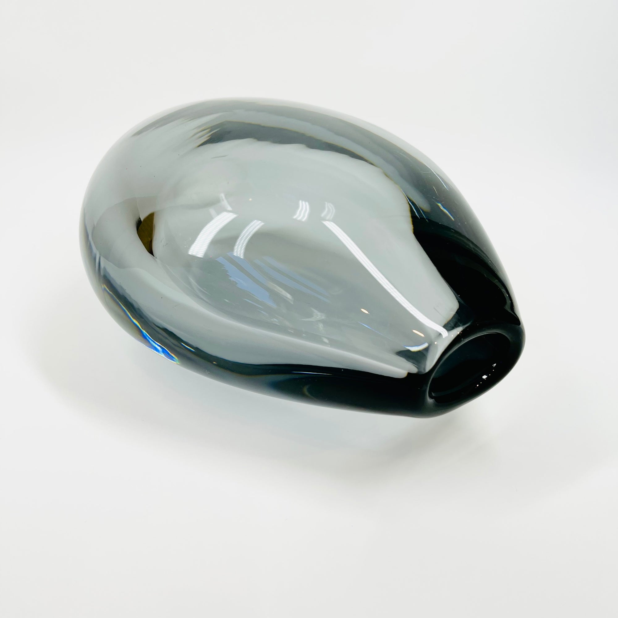 1950s GREY SOMMERSO GLASS VASE BY SVEN PALMQVIST FOR ORREFORS