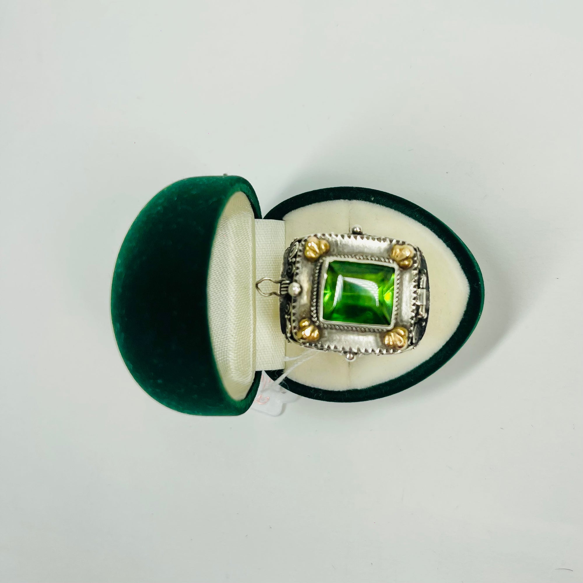ANTIQUE GOLD SILVER COMPARTMENT RING WITH GREEN AMBER