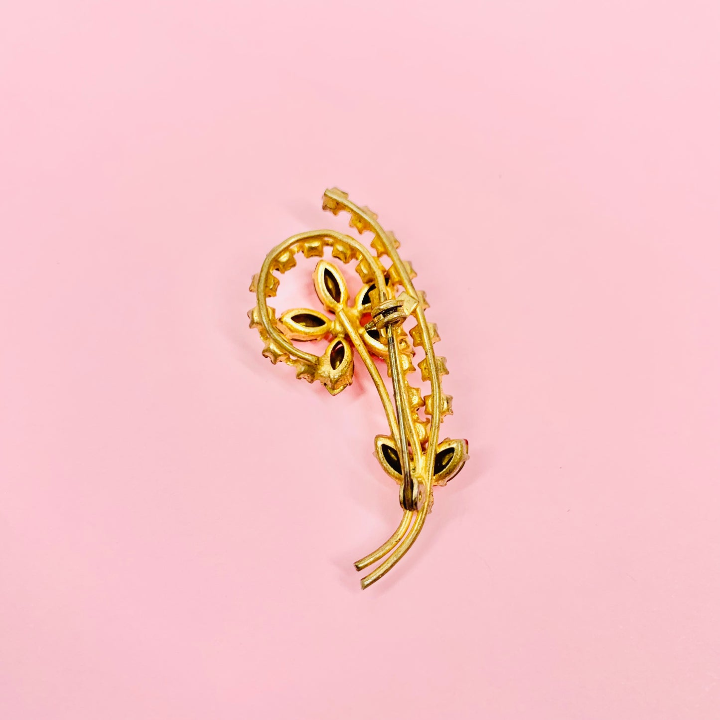 1940s flower brooch with pink & clear glass pastes