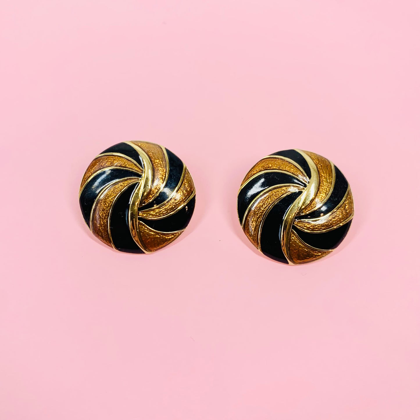 1960s Trifari brown swirls enamel stud earrings