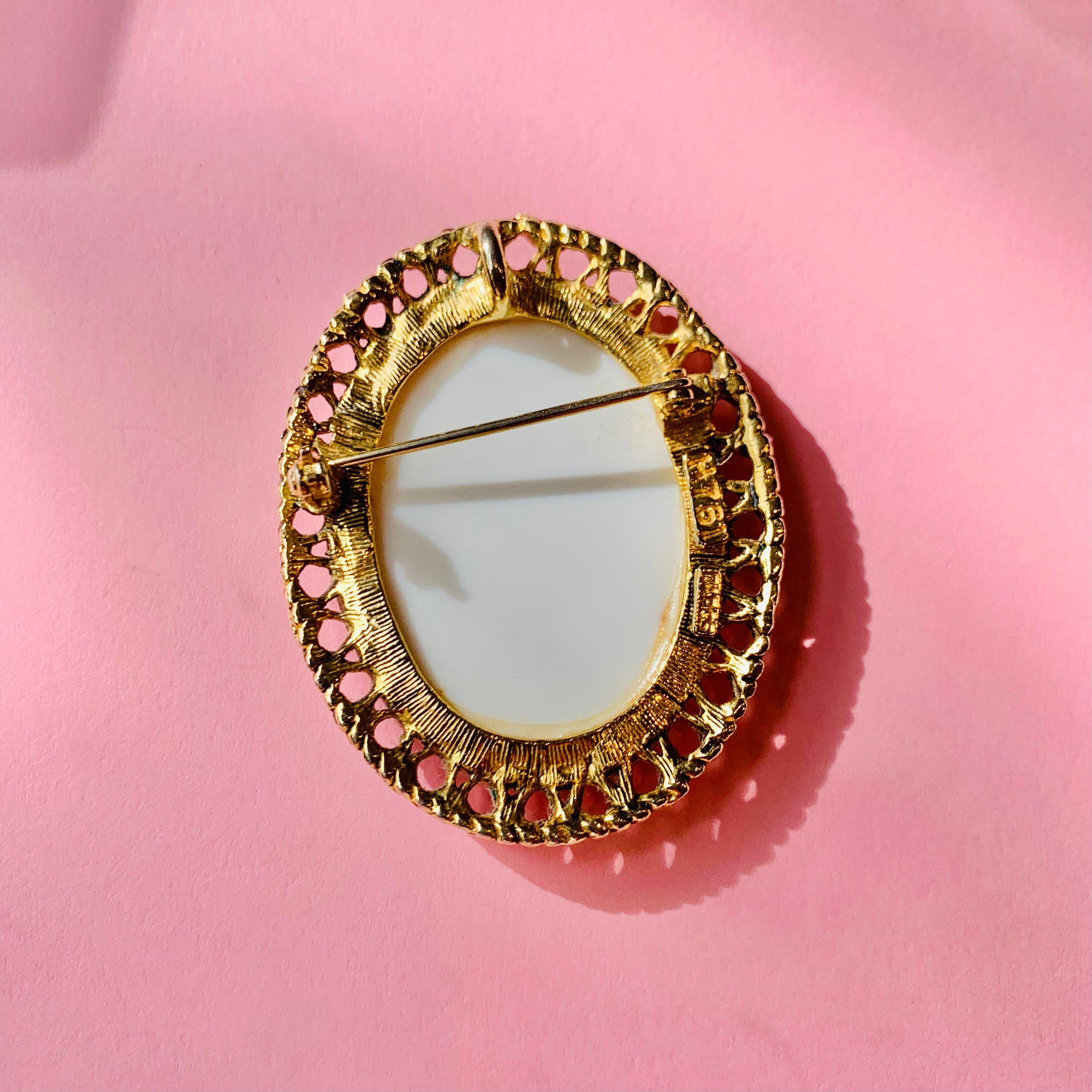Antique hand painted Limoges porcelain brooch with filigree edge