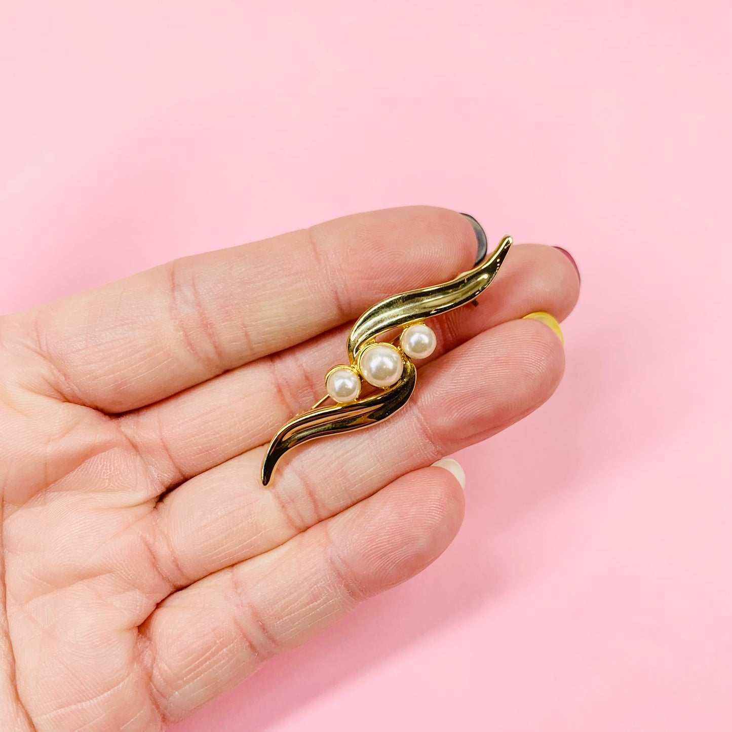 1960s Avon triple plated gold pearl wave brooch
