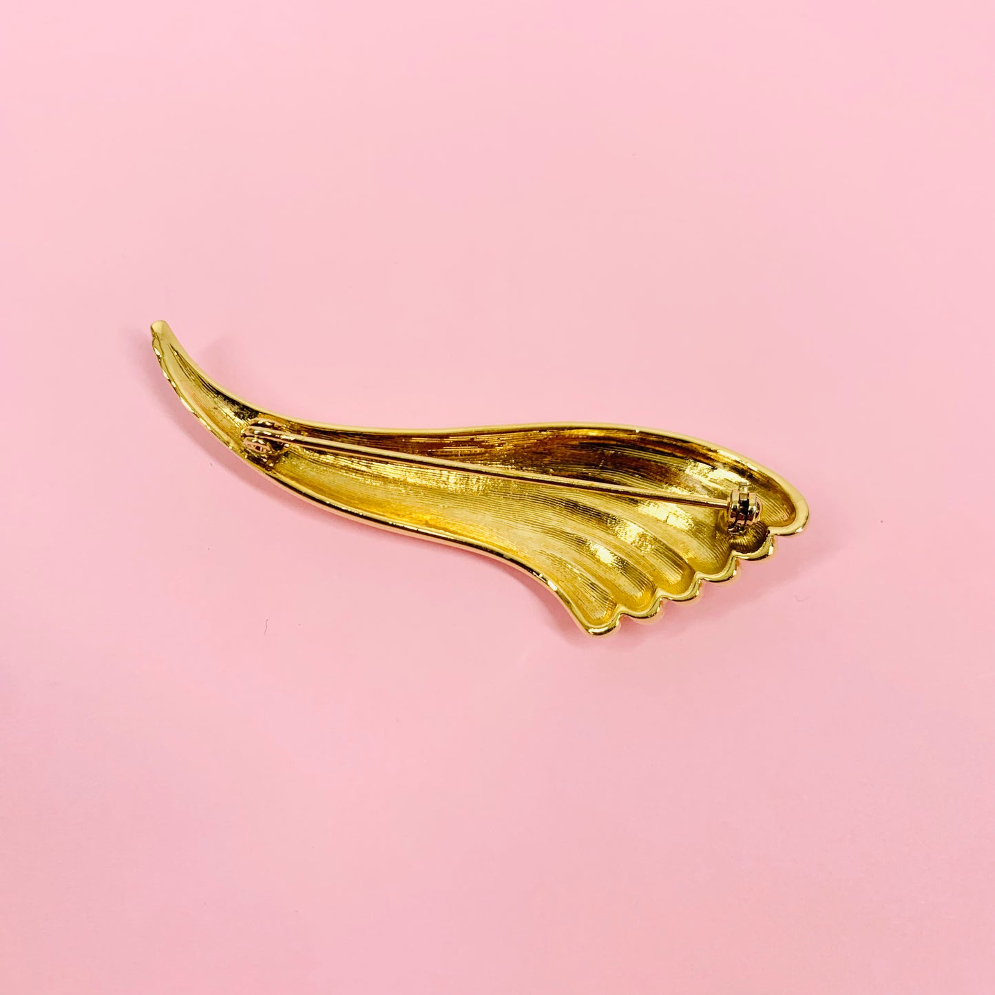 1960s gold plated waves brooch