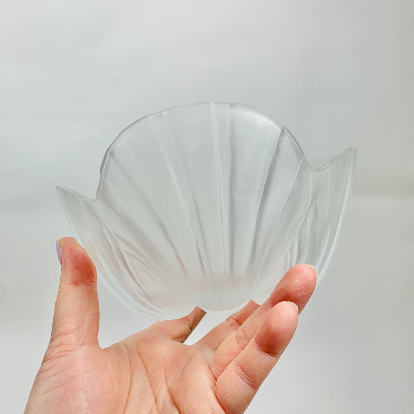 SMALL GLASS SHELL BOWL