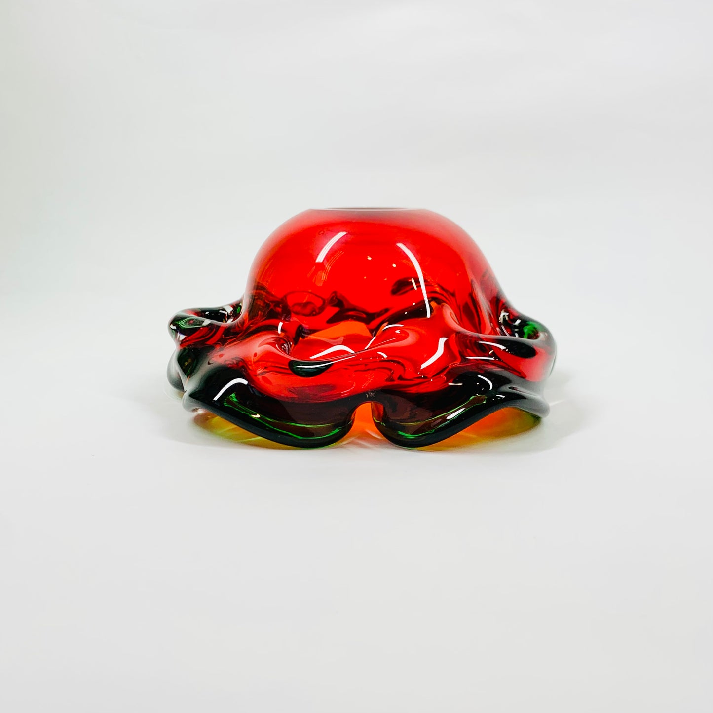 Large 1970s Japanese red ombré petal glass ashtray with green rim