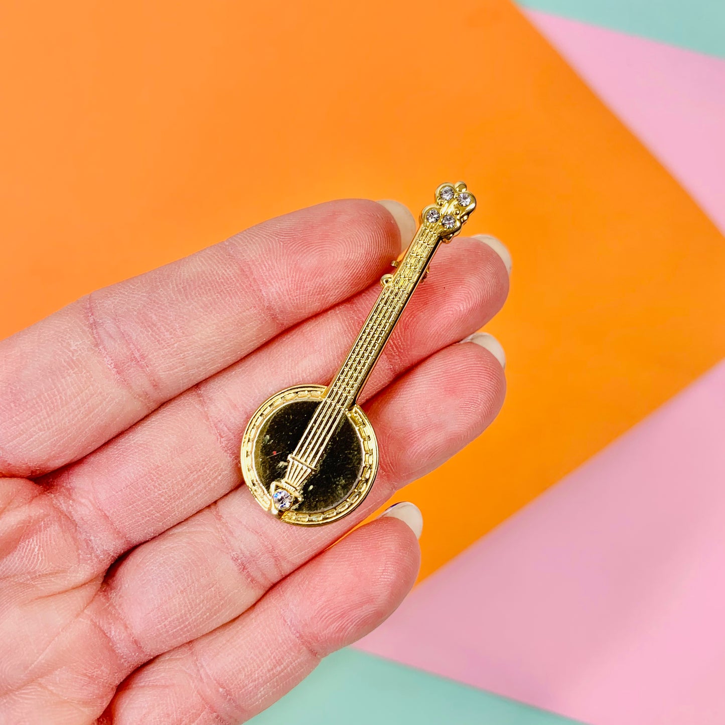 Rare 1950s gold plated banjo brooch with rhinestone
