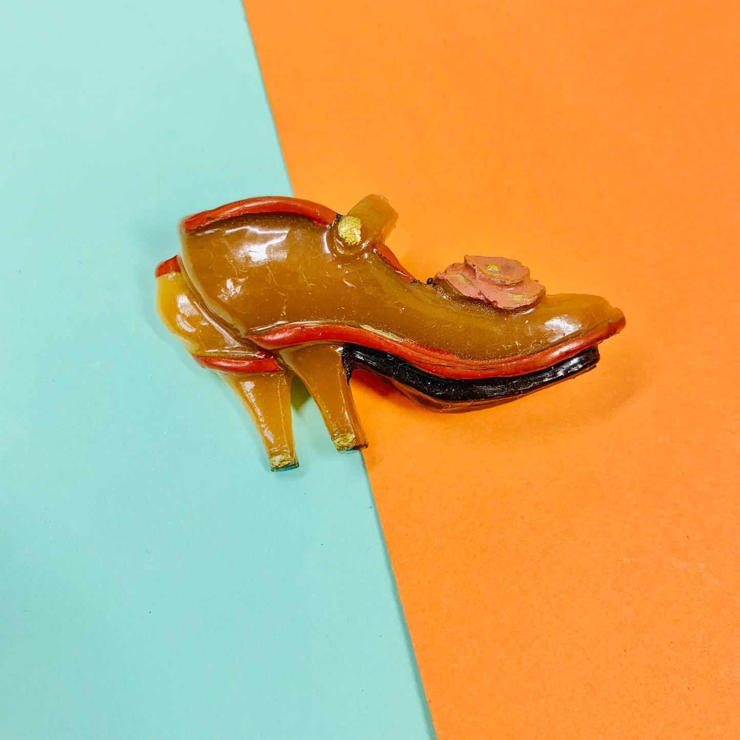 Antique Art Deco costume brown bakelite shoes brooch