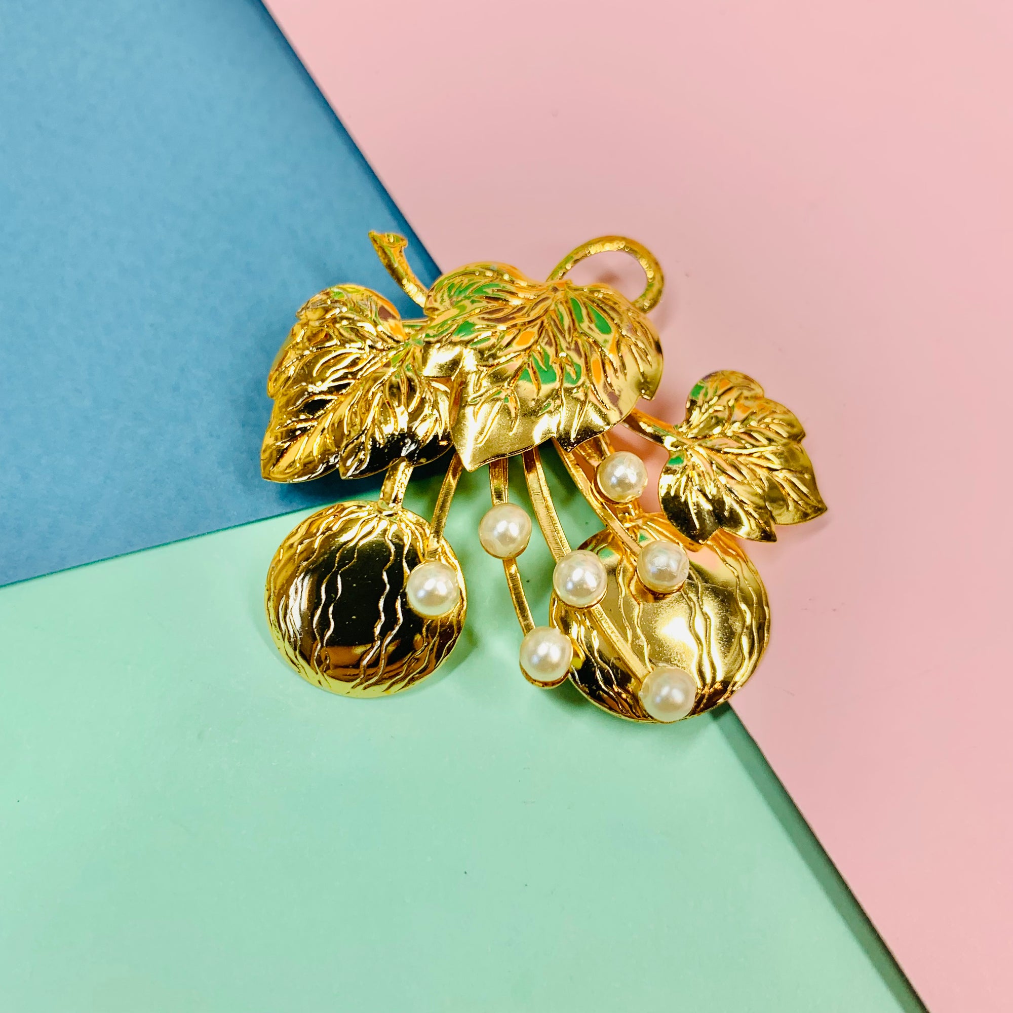 1970s flower brooch with pearl buds
