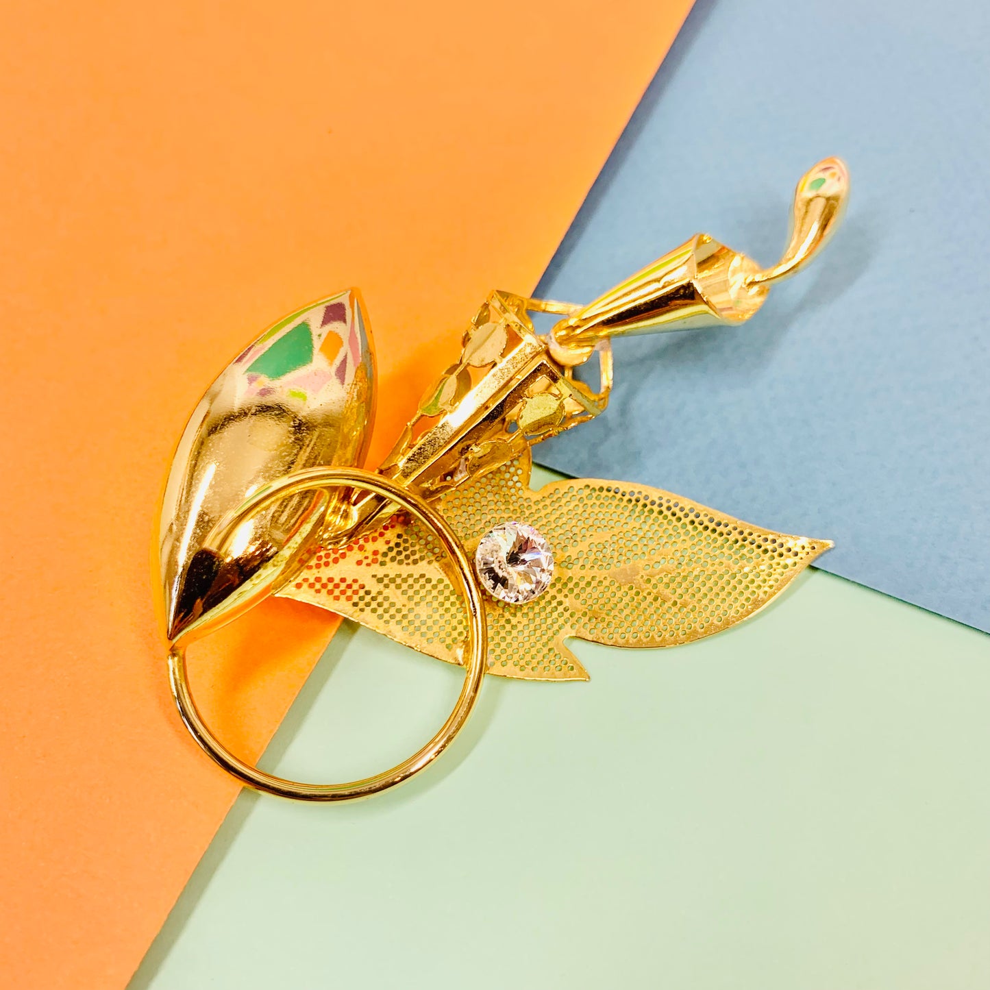 1970s flower brooch with center rhinestone