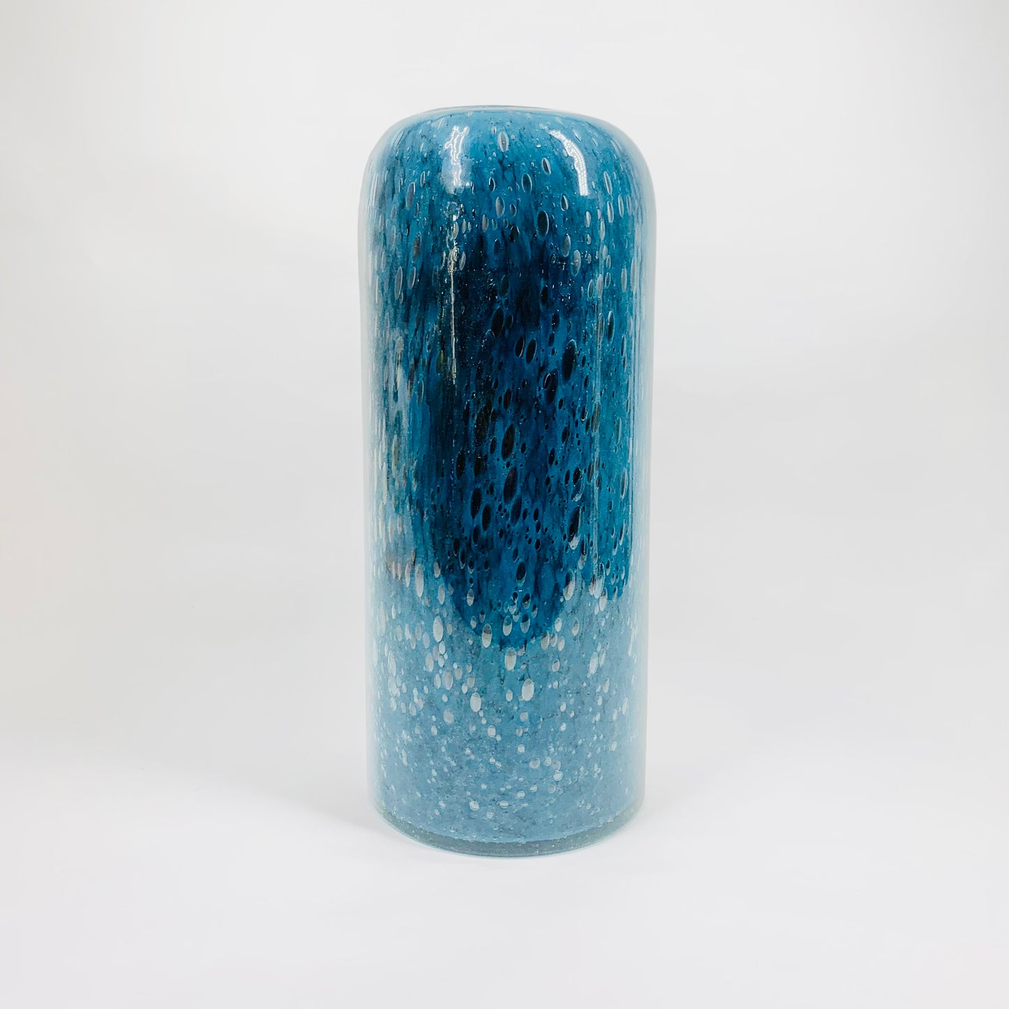 Stunning vintage blue mouth blown speckles art glass vase