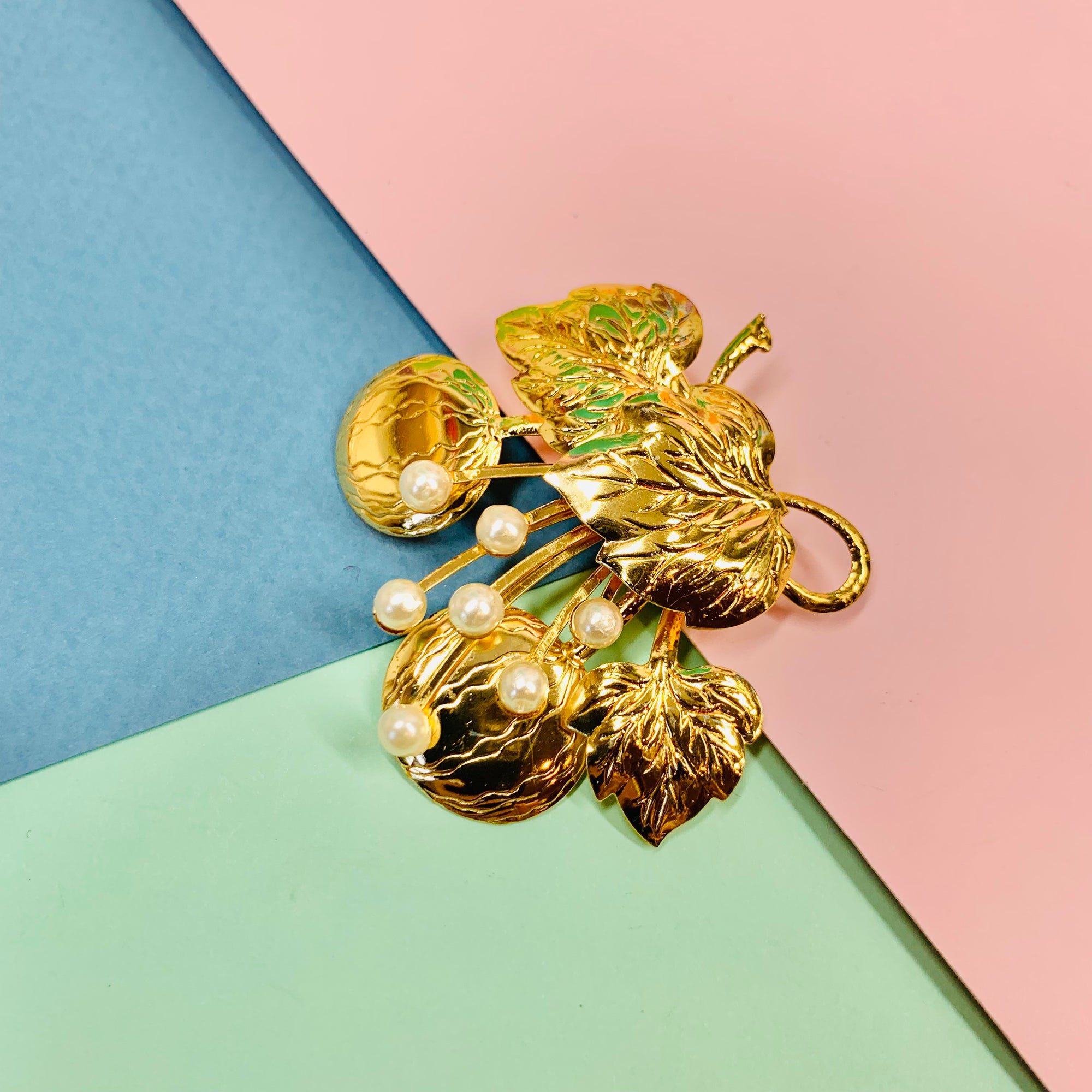 1970s flower brooch with pearl buds