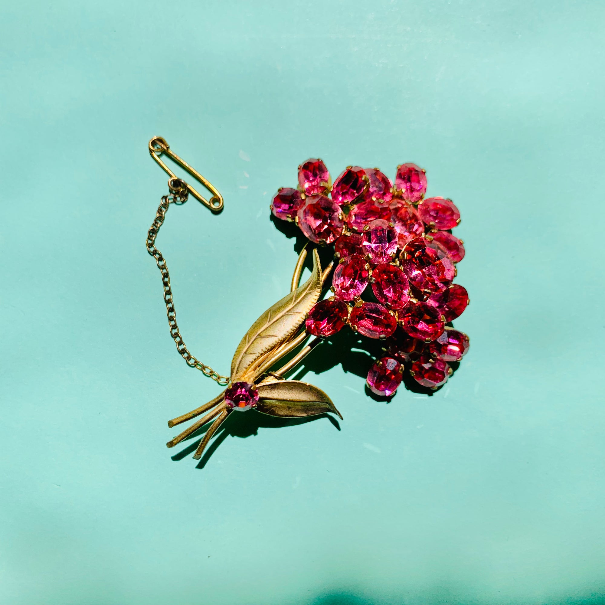 1940s flower brooch with pink glass pastes