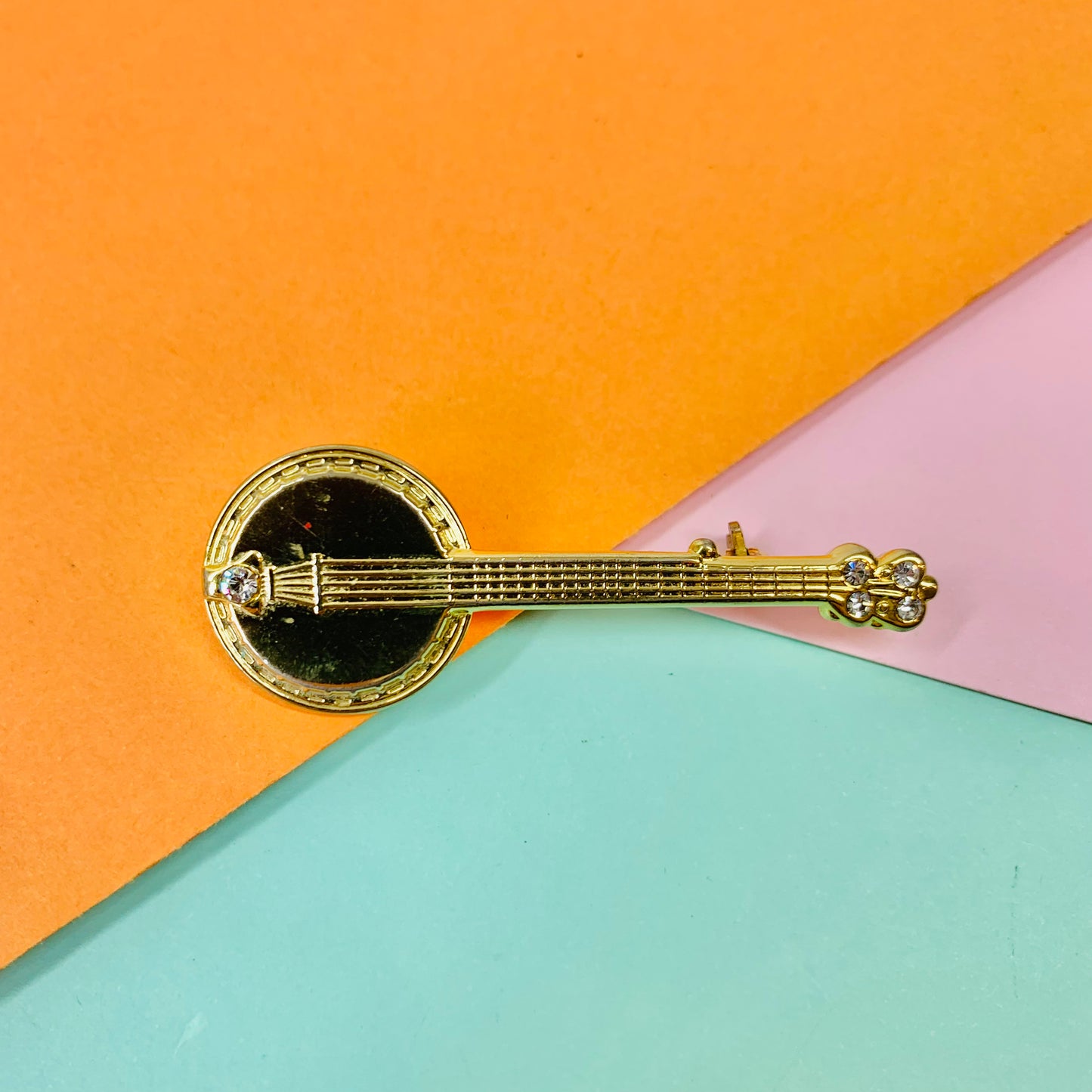 Rare 1950s gold plated banjo brooch with rhinestone