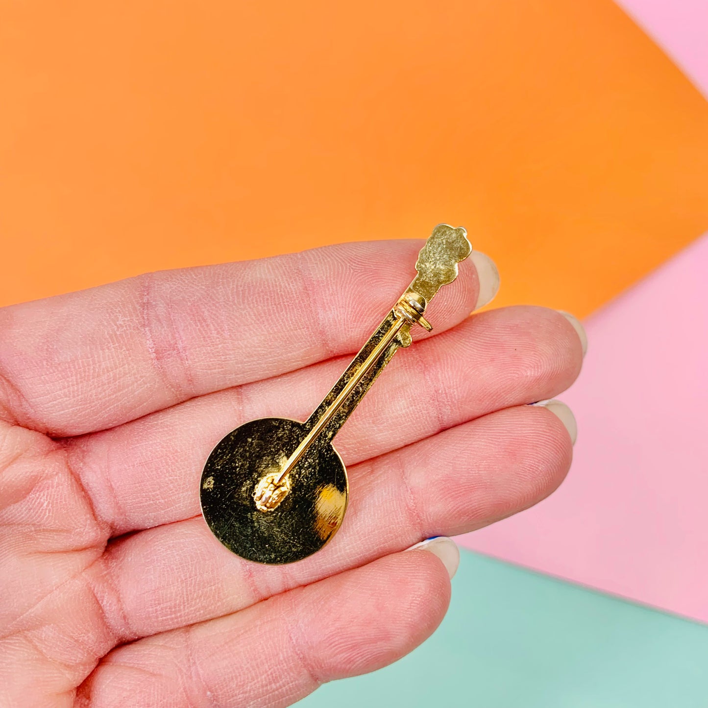 Rare 1950s gold plated banjo brooch with rhinestone