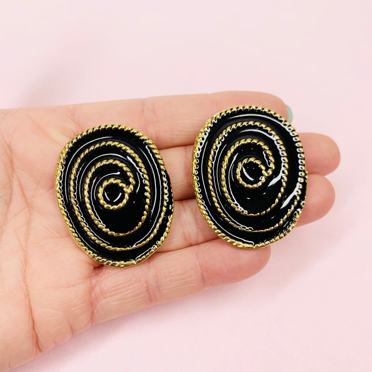 60s BLACK ENAMEL SPIRAL FILIGREE EARRINGS