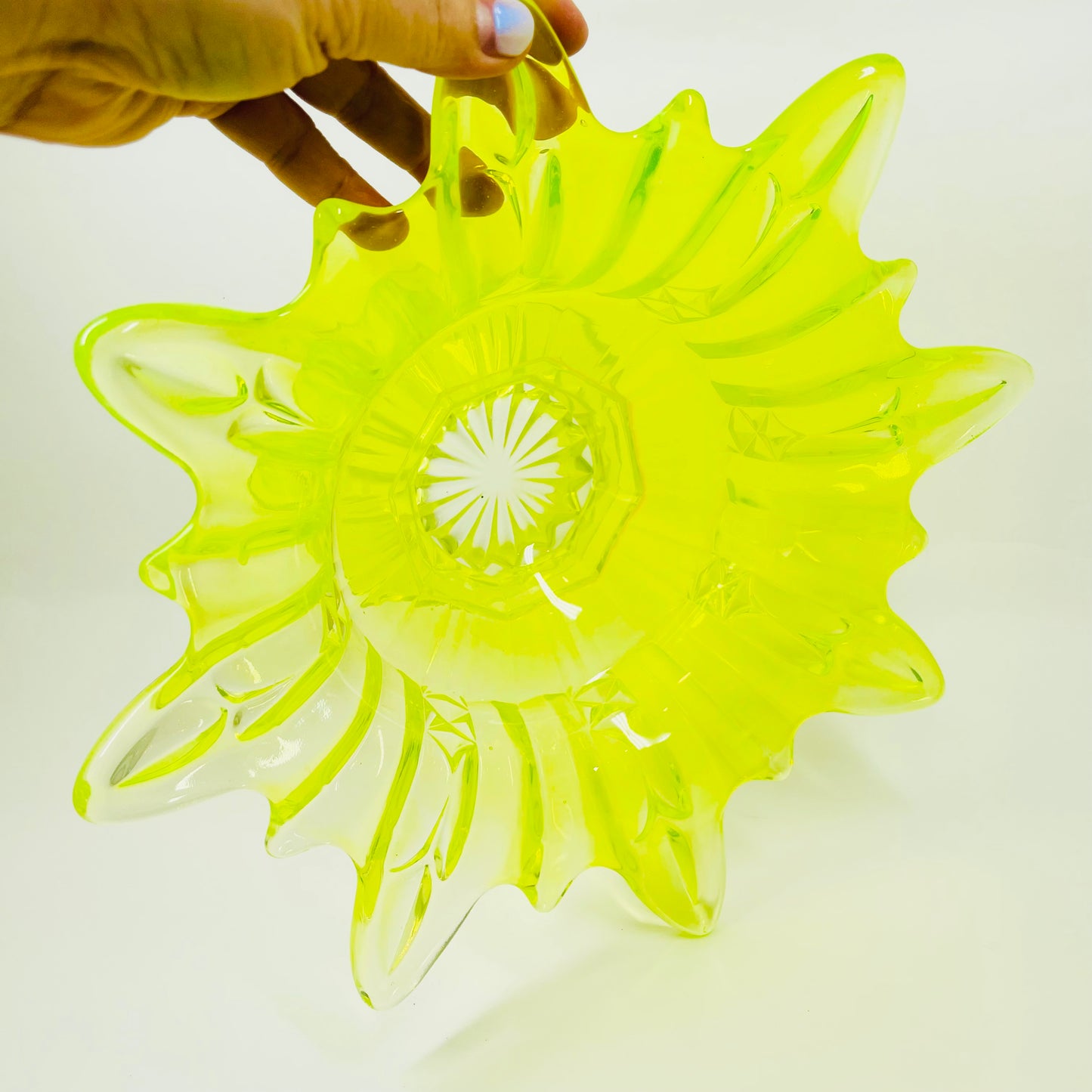 STARBURST URANIUM GLASS BOWL