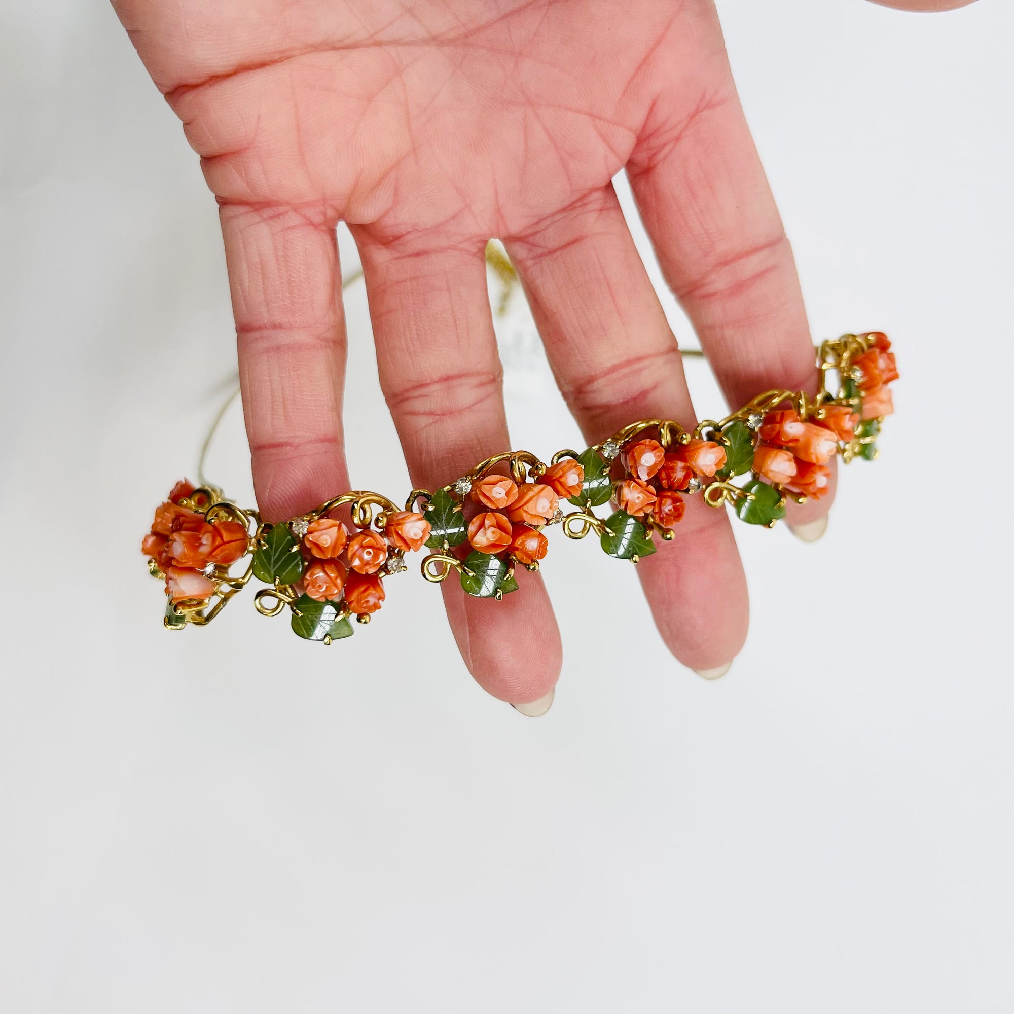 1950s CORAL ROSES &amp; JADE LEAVES NECKLACE