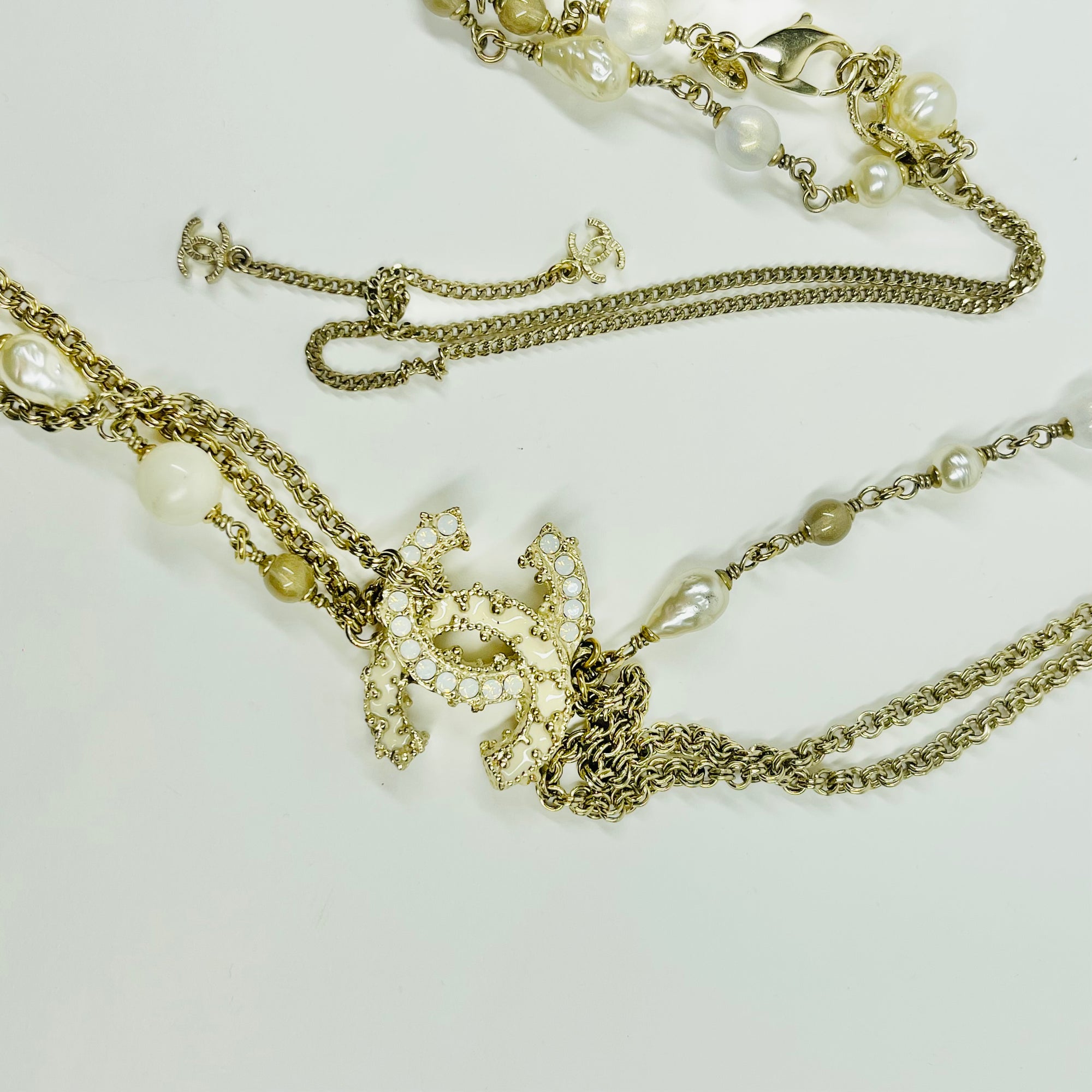 2012 CHANEL MULTISTRANDS COSTUME BEADS PEARL NECKLACE WITH ENAMEL CC LOGO