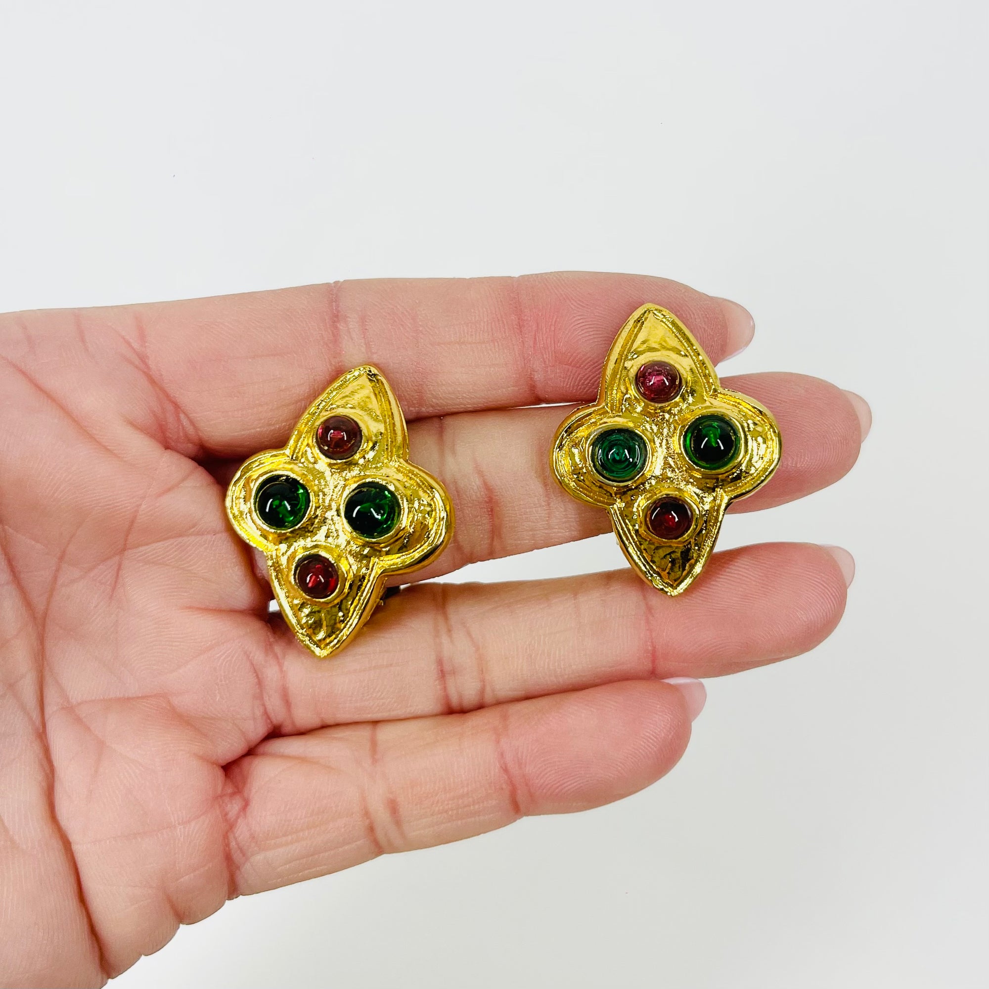 1980s CHANEL GRIPOIX RED &amp; GREEN RHOMBUS CLIP ON EARRINGS