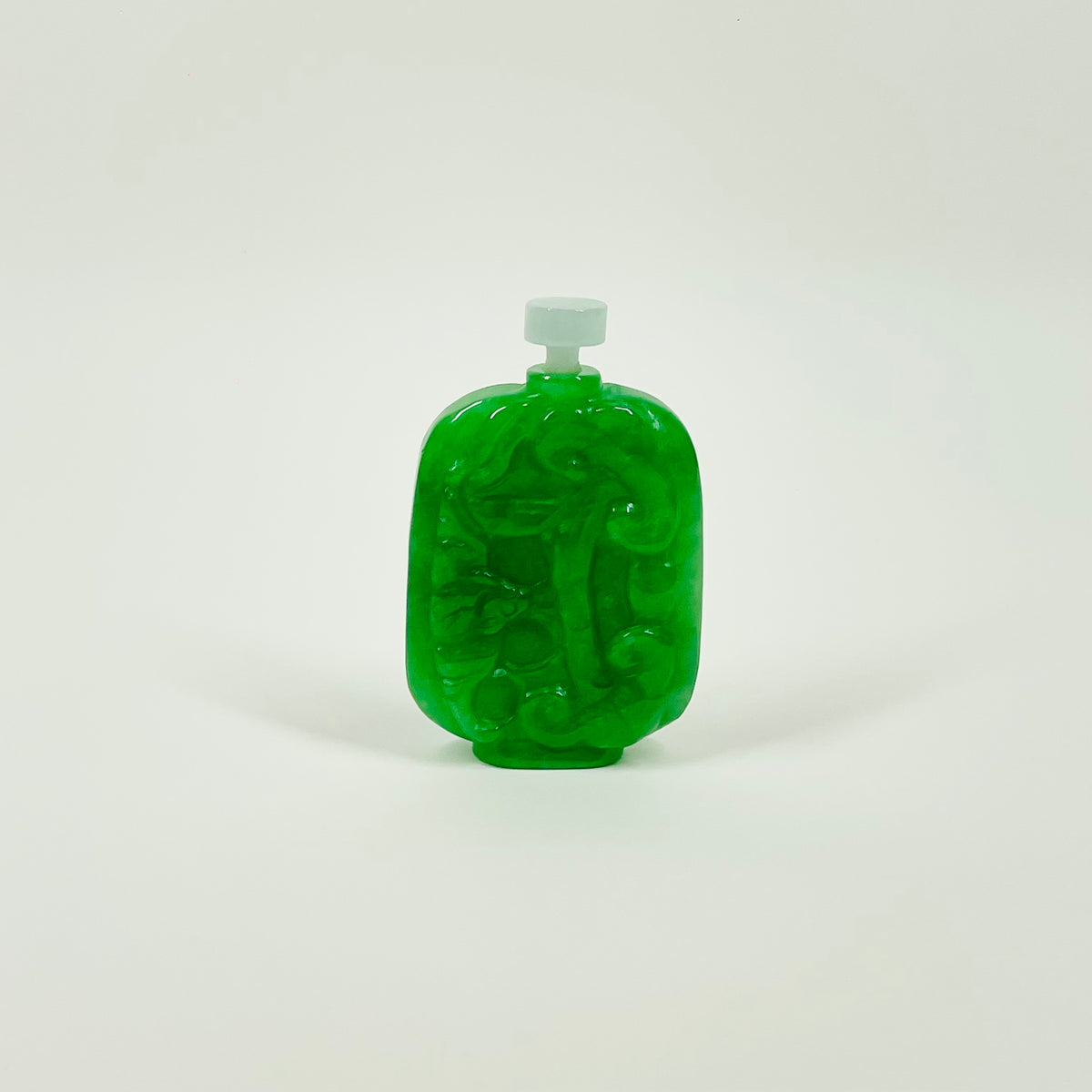 ANTIQUE CHINESE HAND CARVED GREEN STONE SCENT BOTTLE