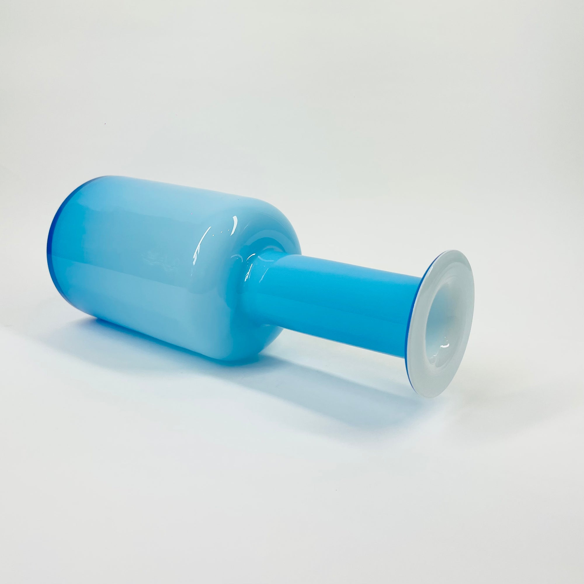 BLUE GLASS GULVASE
