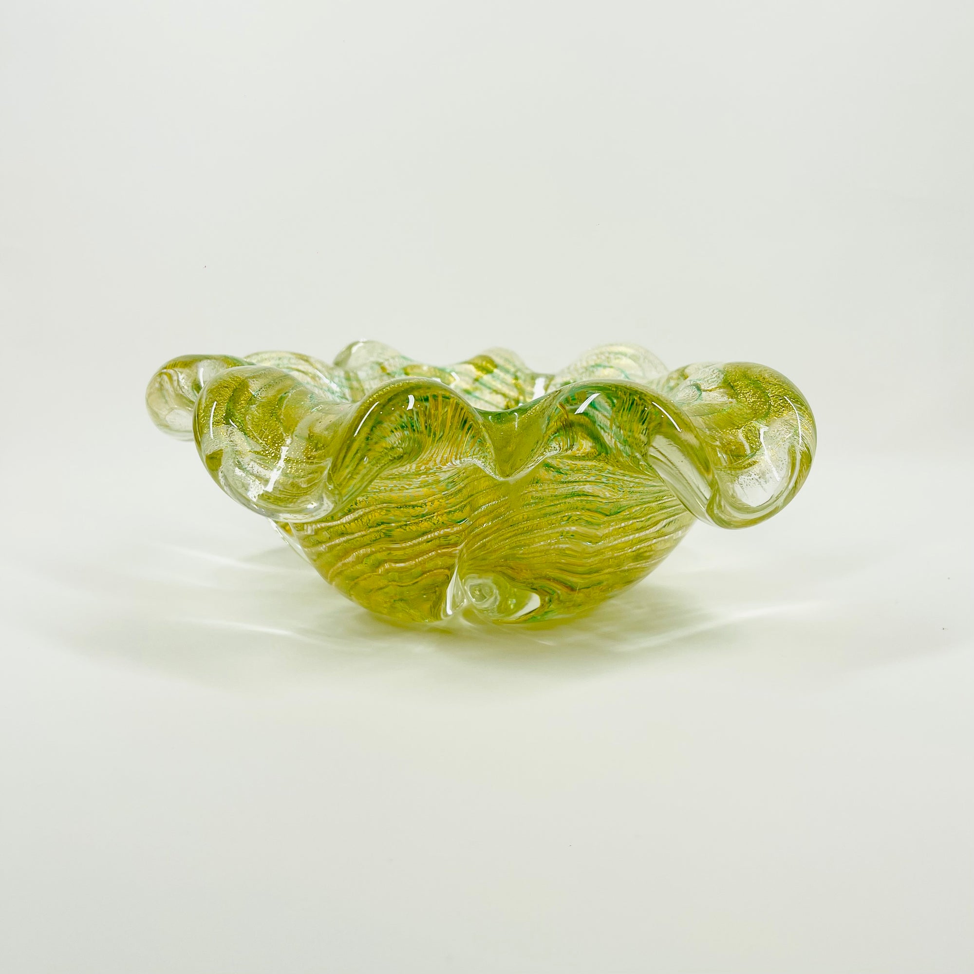 1940s MURANO BAROVIER GOLD AVENTURRINE LATTICINO SOMMERSO GLASS FLOWER PINCHED BOWL
