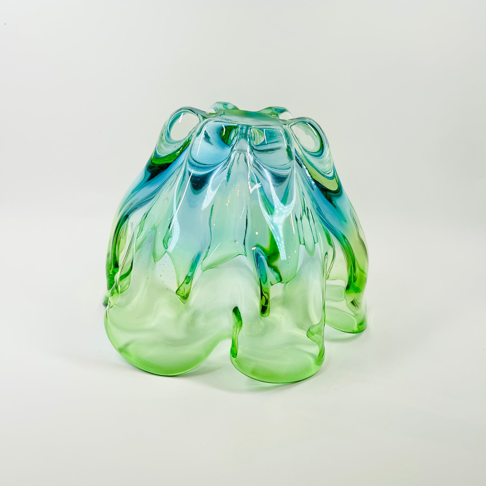 LARGE 1970s JAPANESE GREEN TURQUOISE BLUE SOMMERSO GLASS HANDKERCHIEF VASE/BOWLL