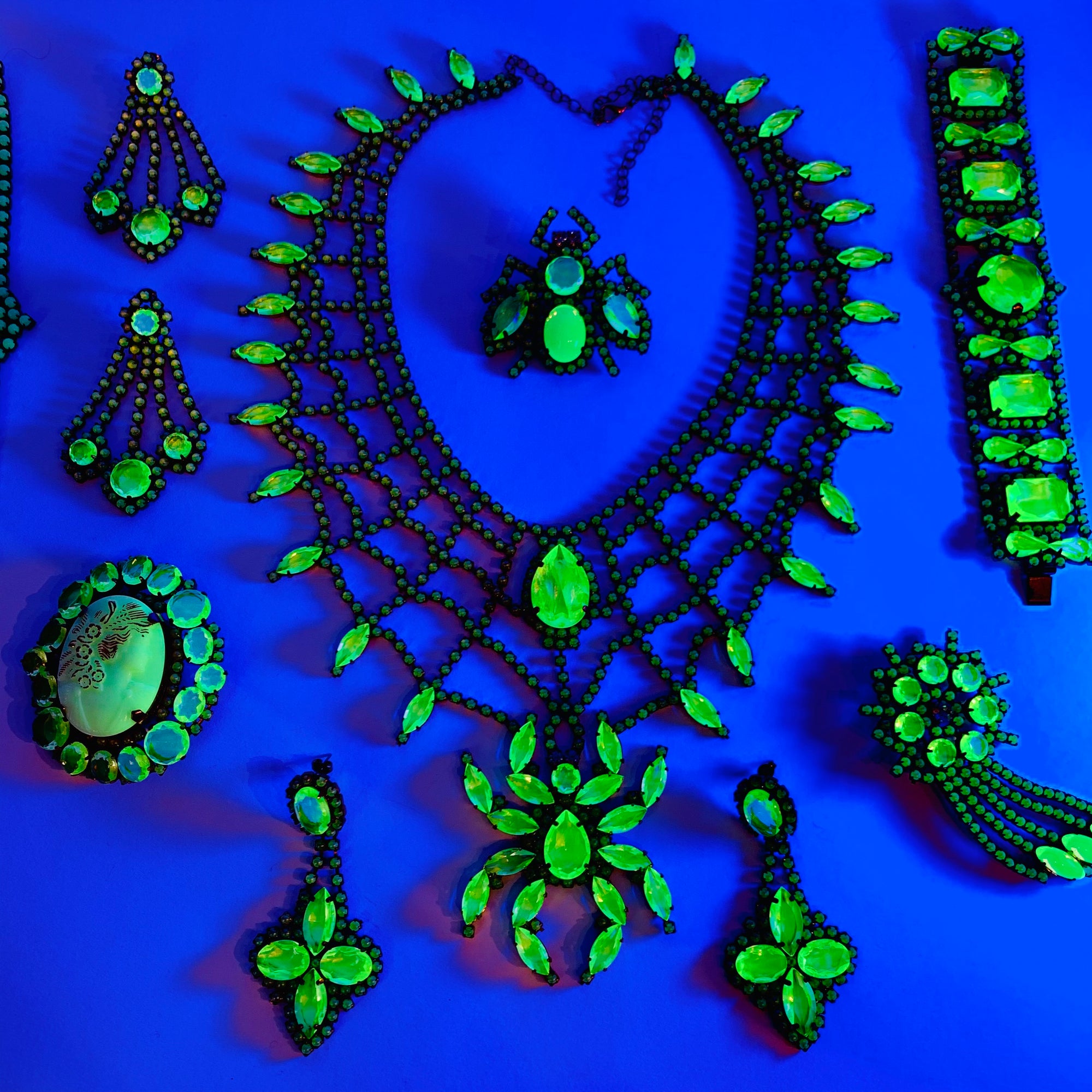 VICTORIAN STYLE URANIUM GLASS FLY BROOCH