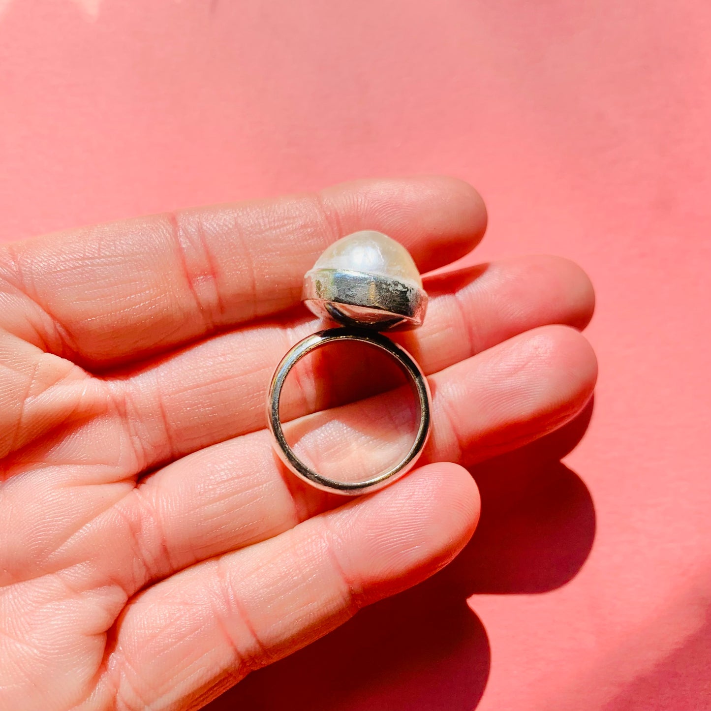 60s MODERNIST STATEMENT SILVER RING WITH BEZEL PEARL