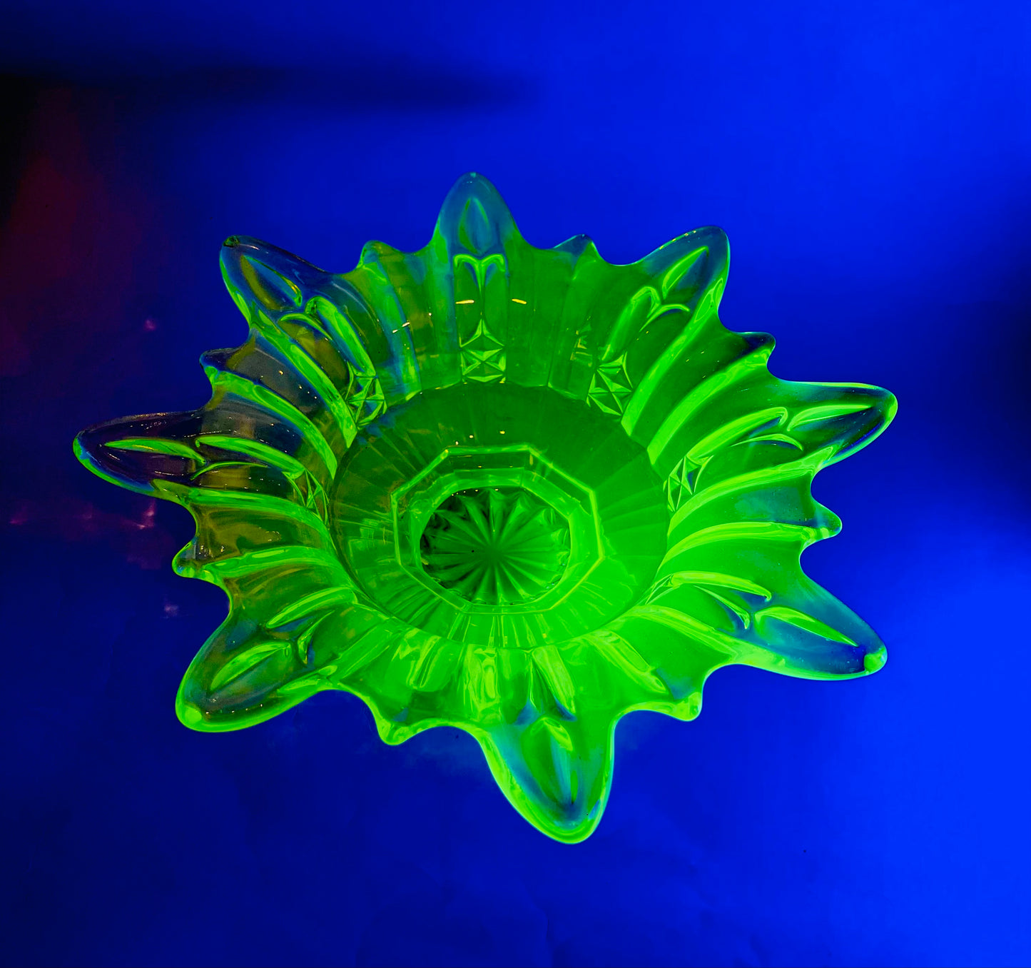 STARBURST URANIUM GLASS BOWL