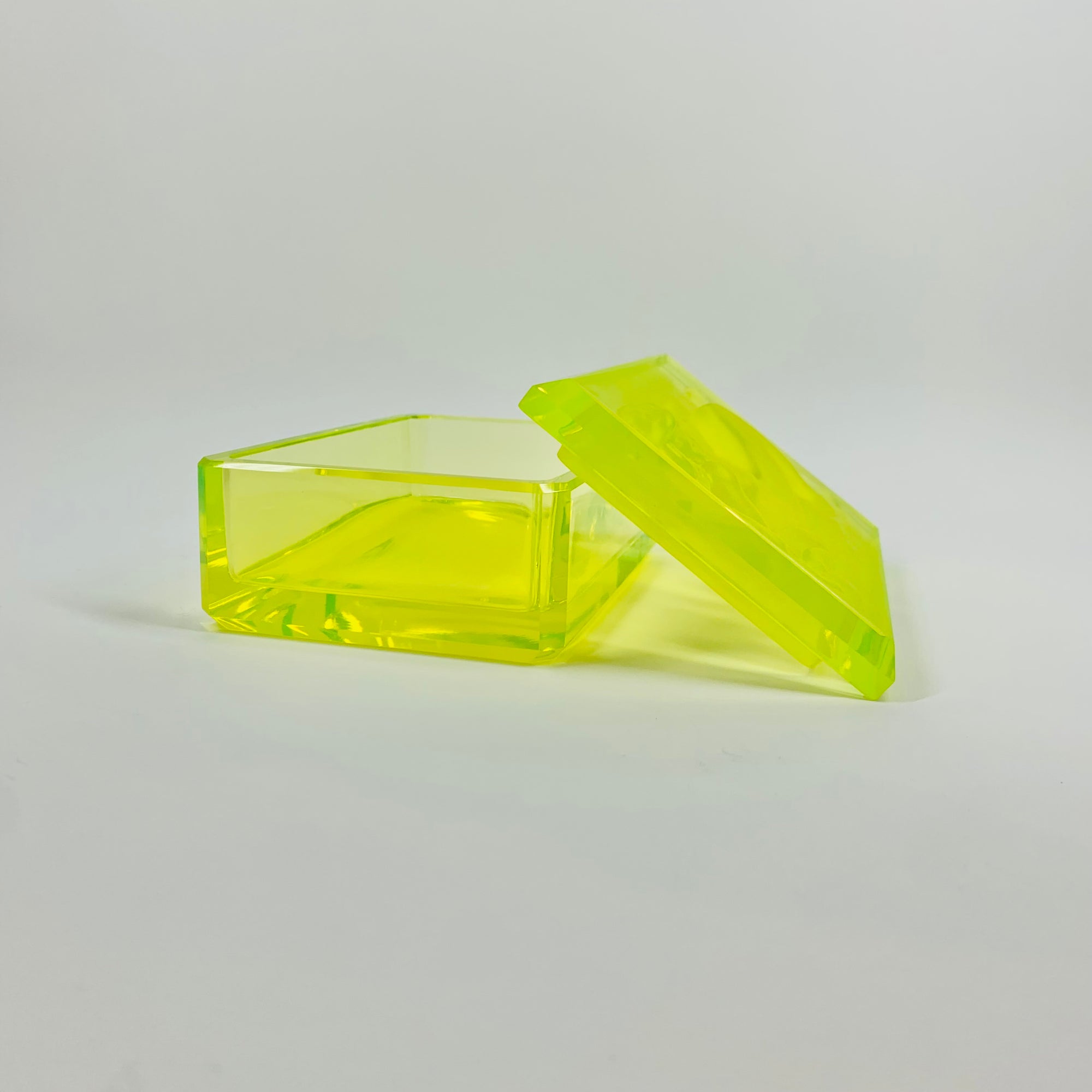 URANIUM GLASS NUDE MOTIF LIDDED BOX